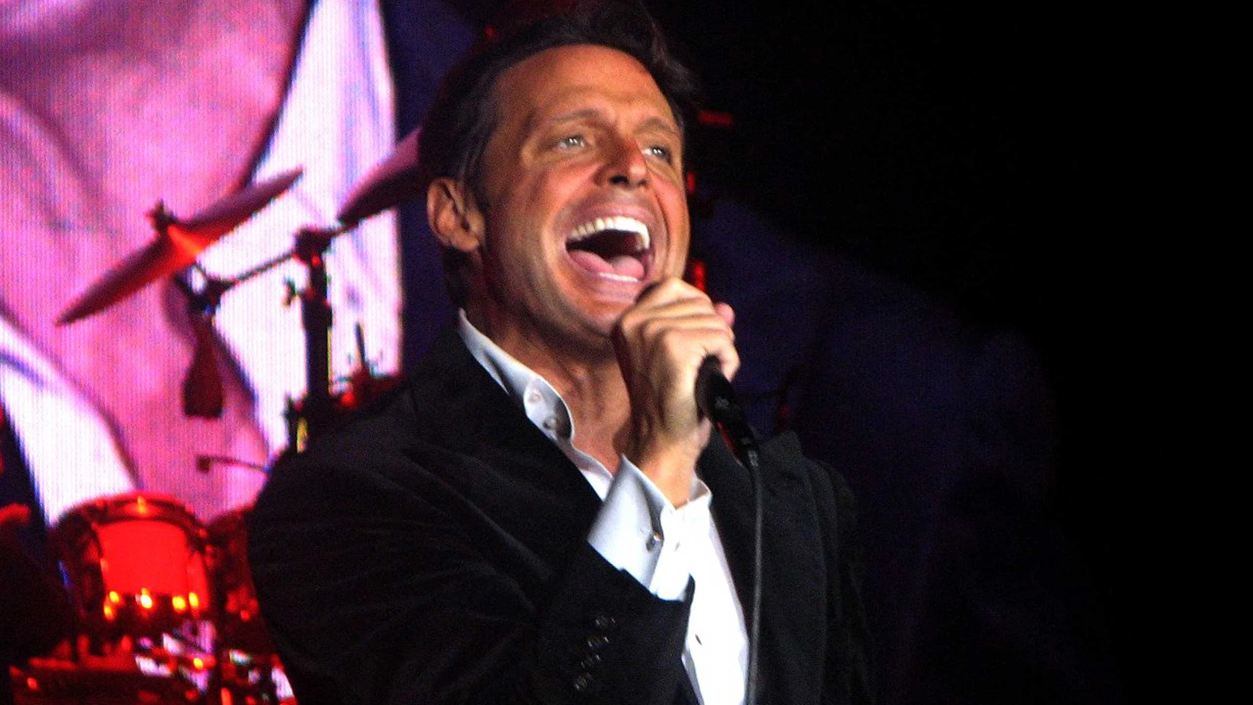 Luis Miguel cena fetuccini con Uber Eats y revienta las redes sociales Luis Miguel cena fetuccini con Uber Eats y revienta las redes sociales
