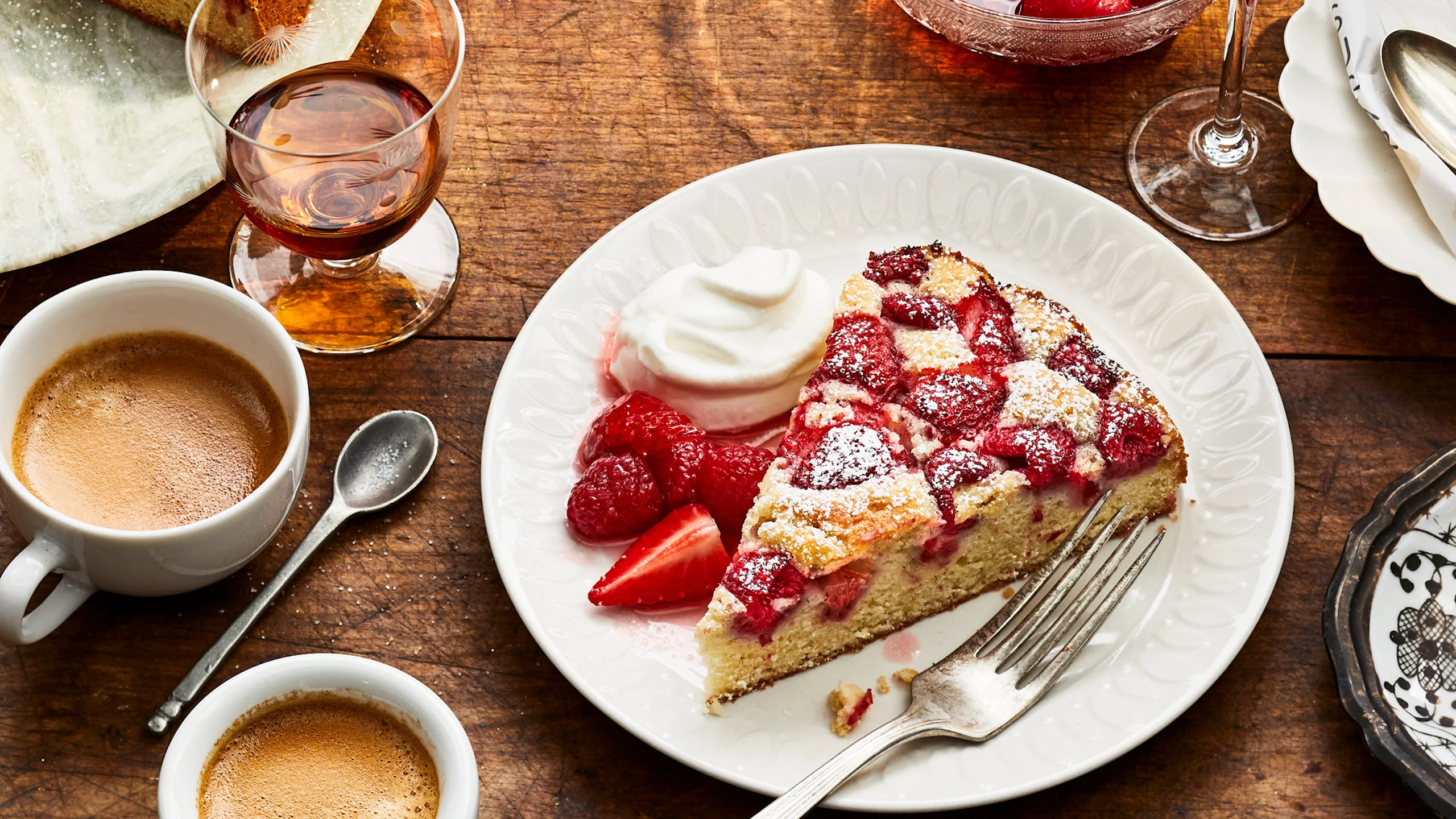 ¿Tienes fresas? Úsalas en esta sencilla receta de pastel