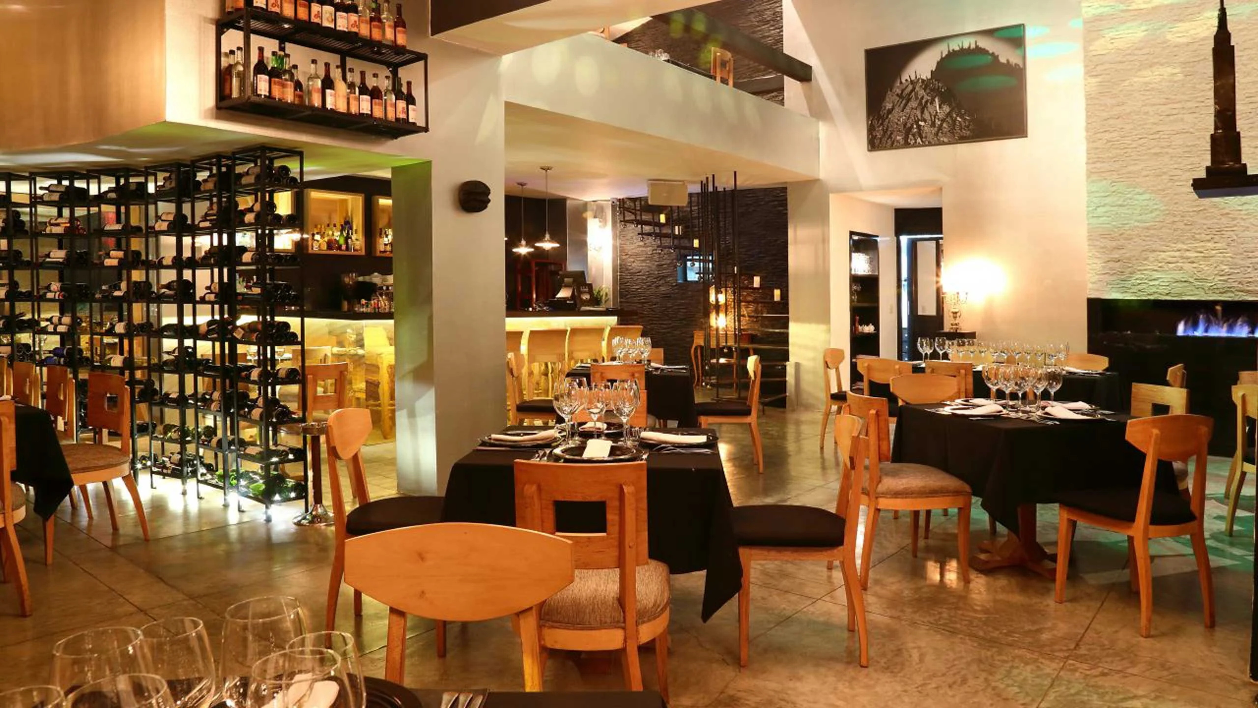 Restaurantes reabrirán sin salsas en la mesa y con sana distancia