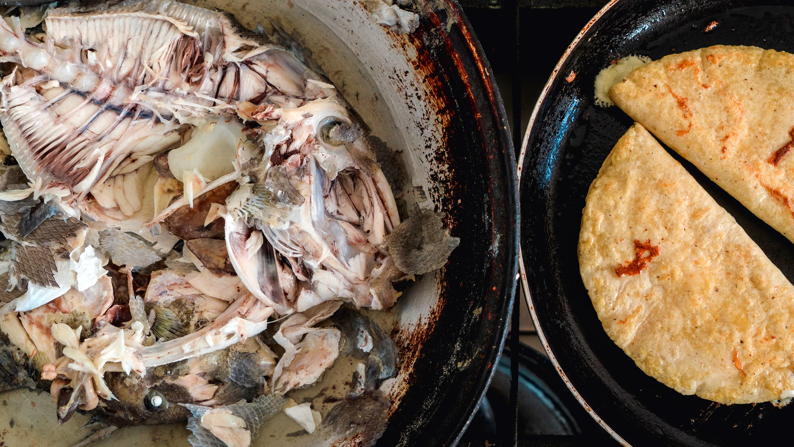 Pescado asado con hojas de plátano y acuyo