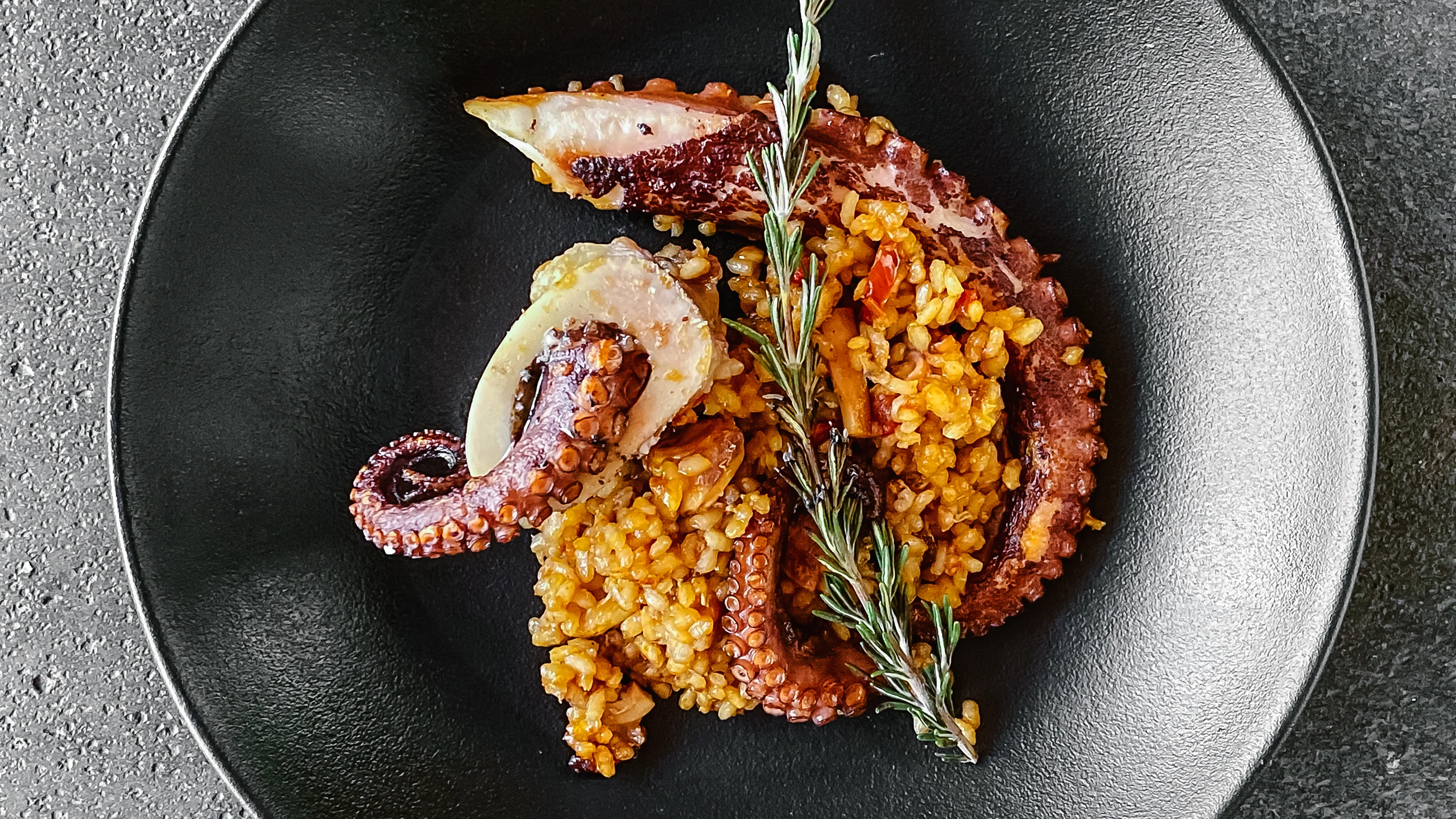 Un chef español nos enseña a preparar paella