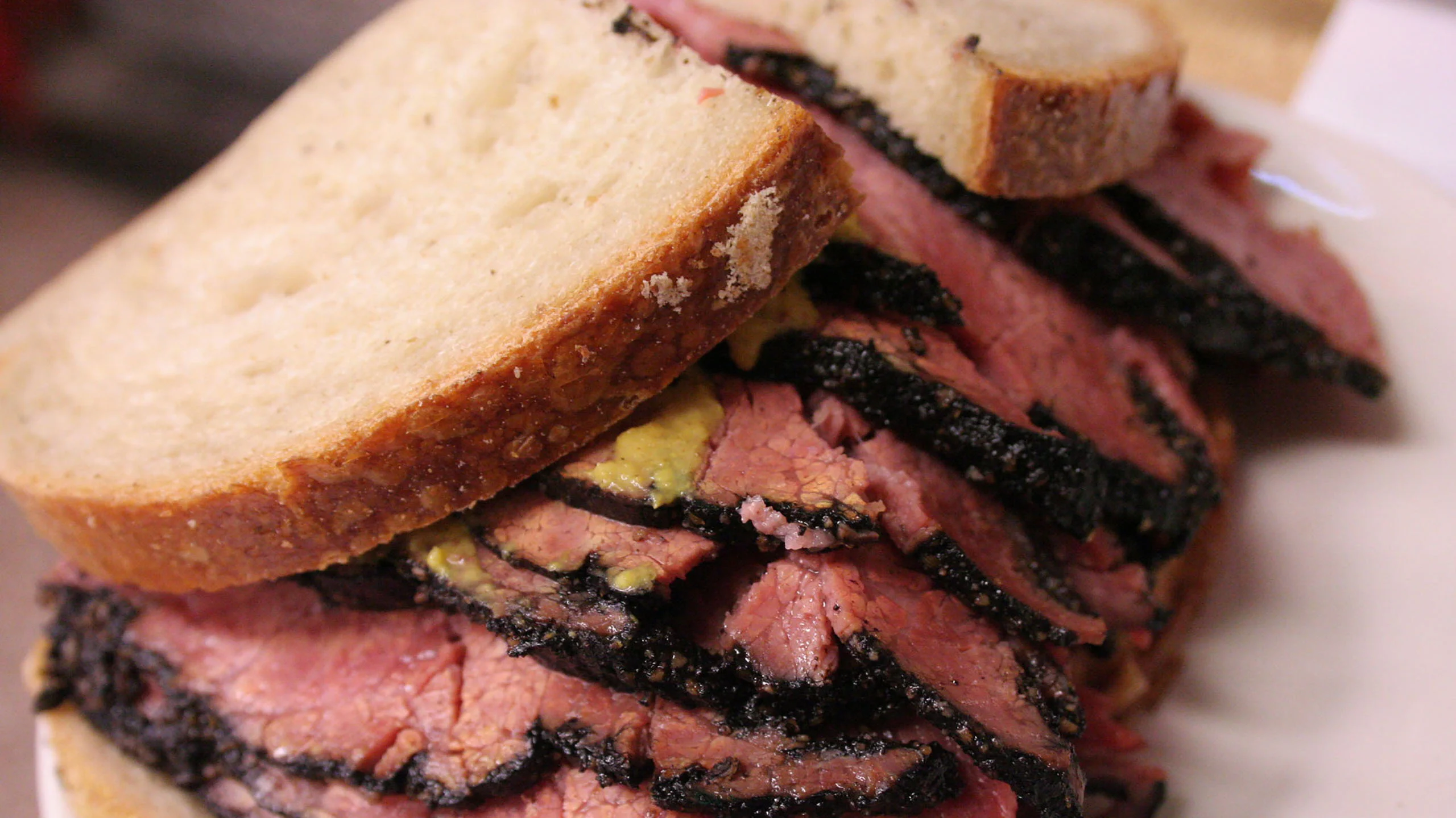 Sándwich de pastrami: el platillo nostálgico de la comunidad judía