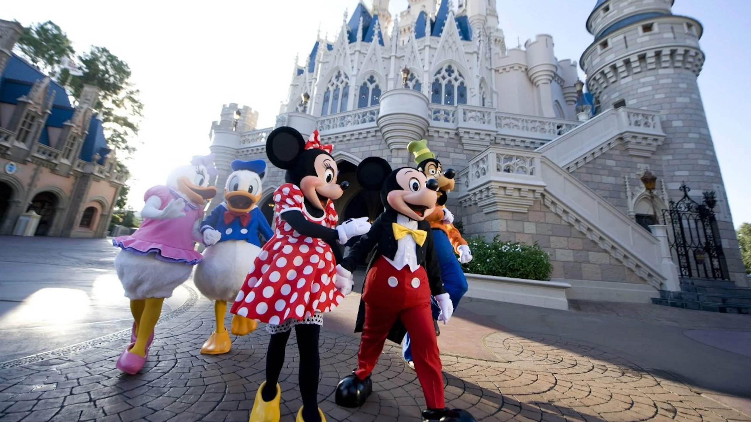 Disney World reabre con uso obligatorio de mascarillas y con Mickey a distancia Disney World reabre con uso obligatorio de mascarillas y con Mickey a distancia