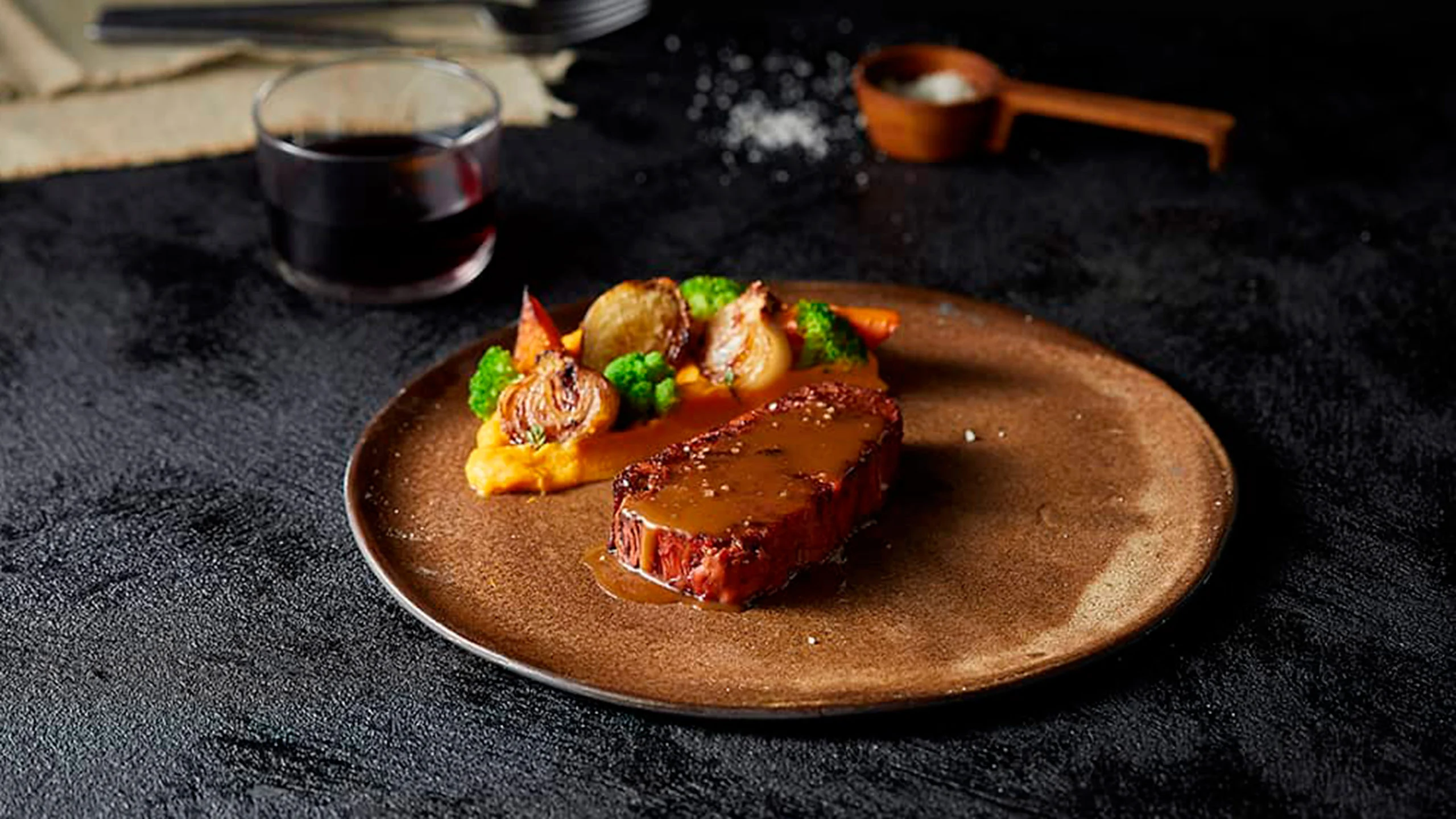 El primer filete de carne vegano impreso en 3D ya está a la venta