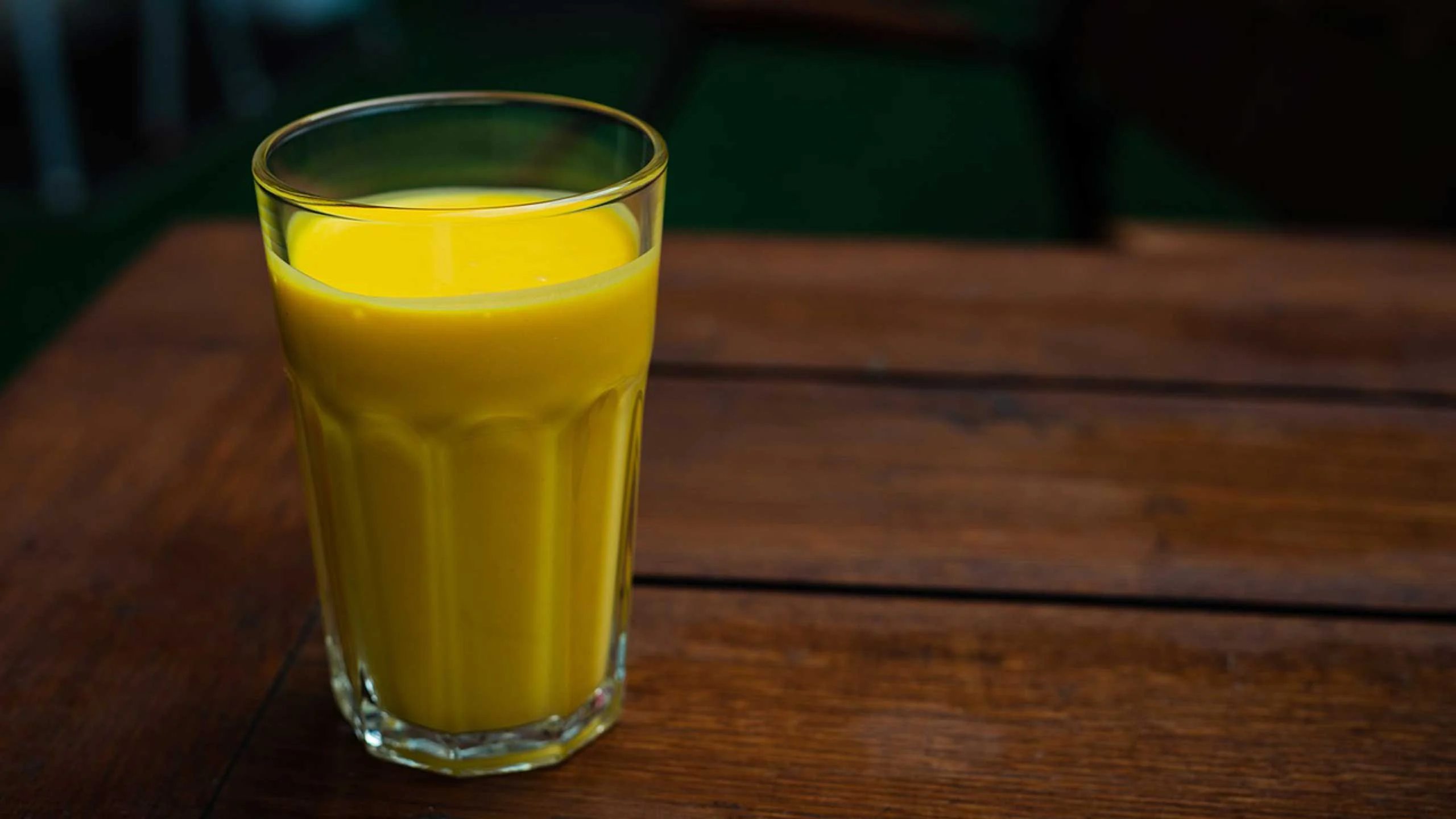 ¿Cómo hacer un lassi casero?