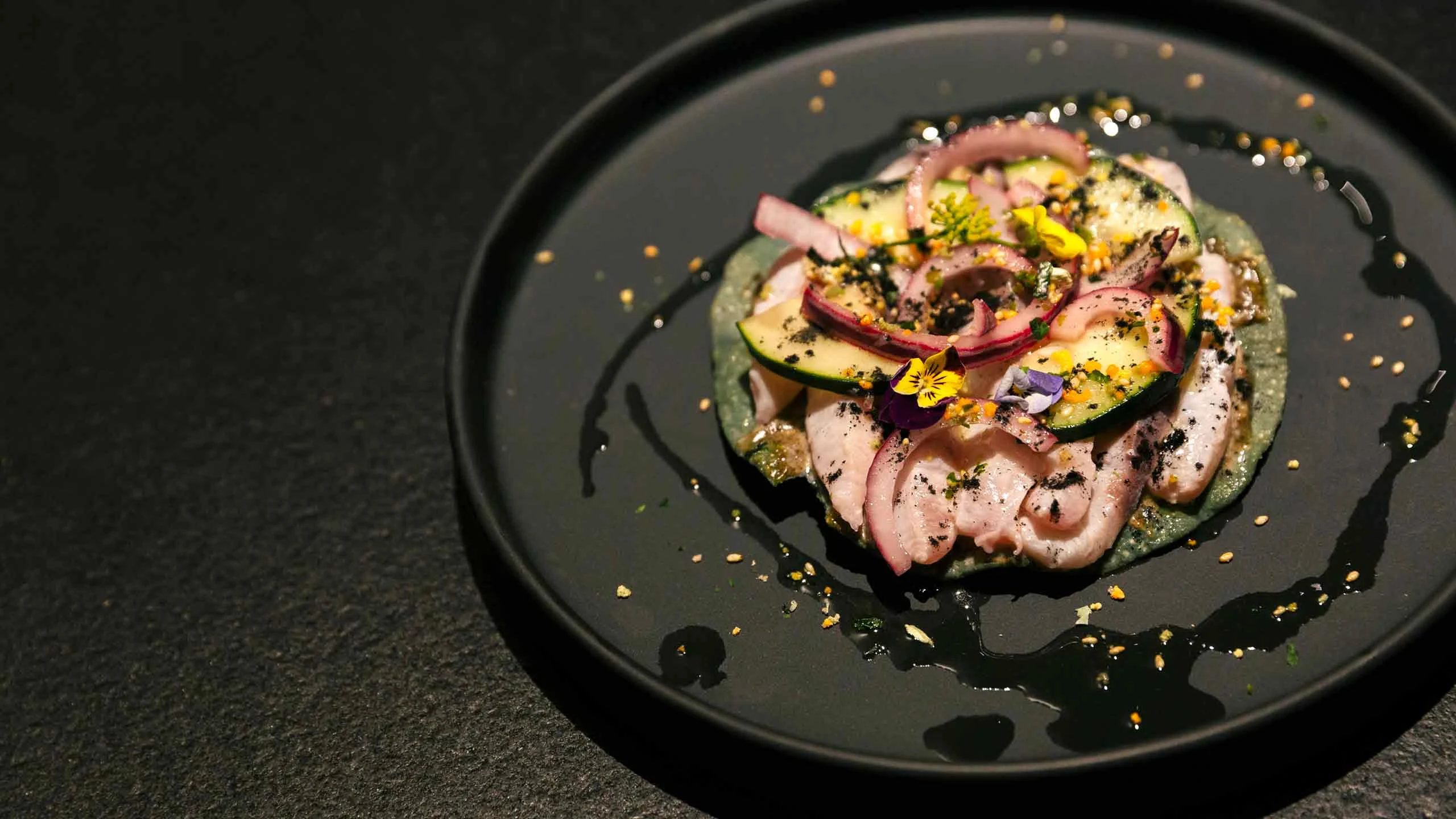Food and Wine Table at Home: King Kampachi con alioli de ajo negro