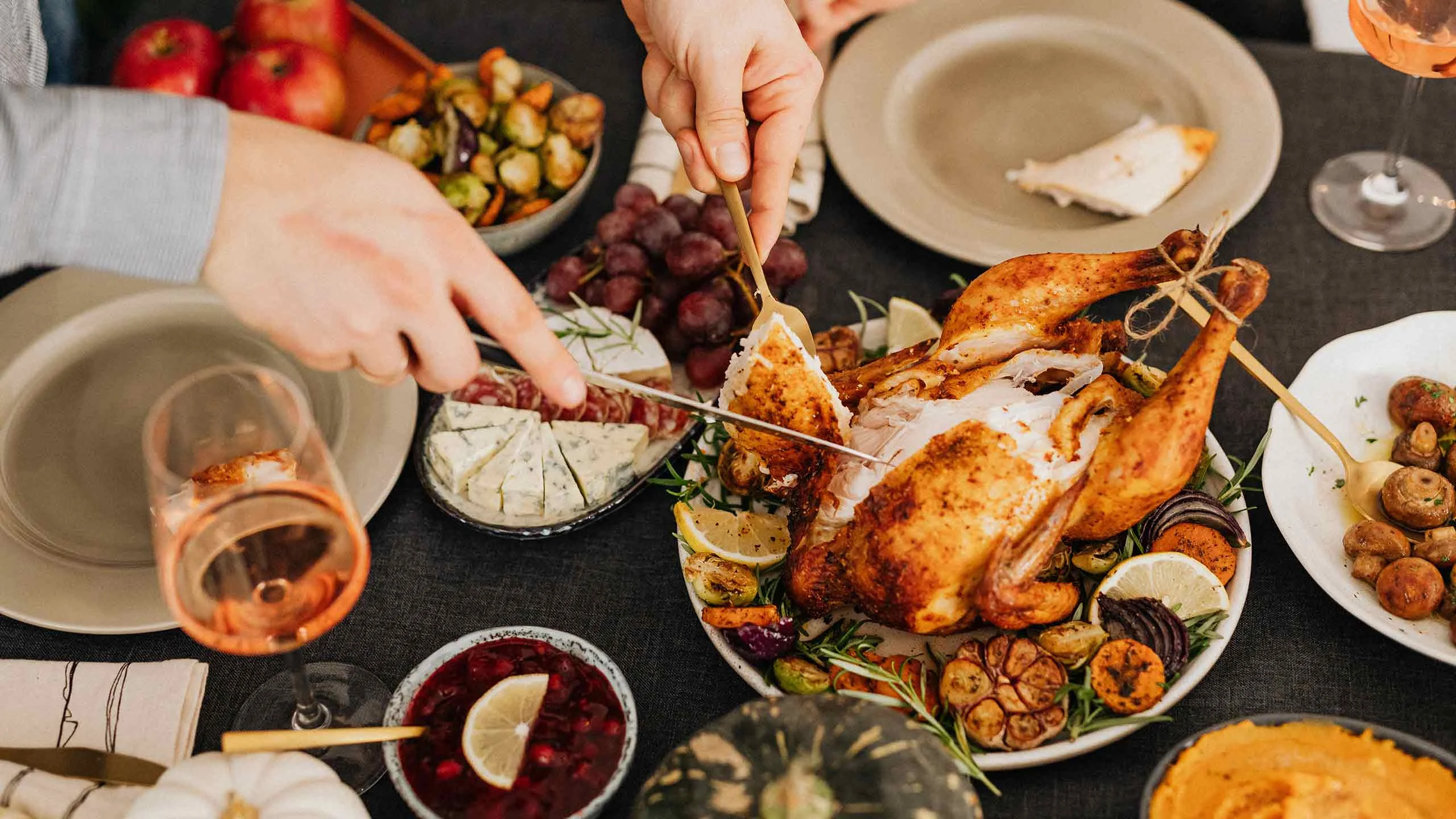 Ideas para ajustar las cenas navideñas a tu presupuesto Ideas para ajustar las cenas navideñas a tu presupuesto