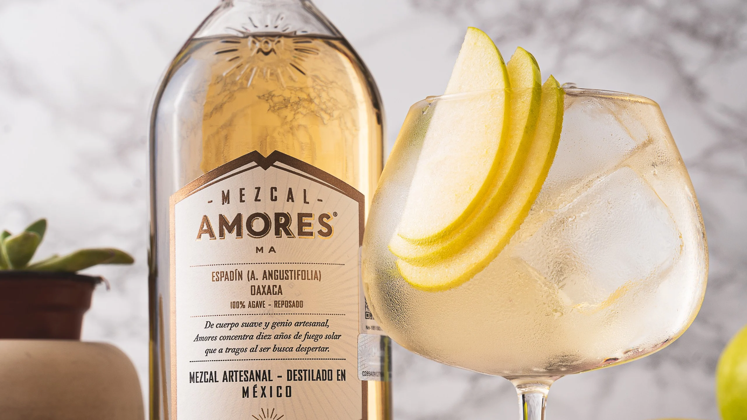 ¿Mezcal con helado? Prueba este coctel para empezar bien el año