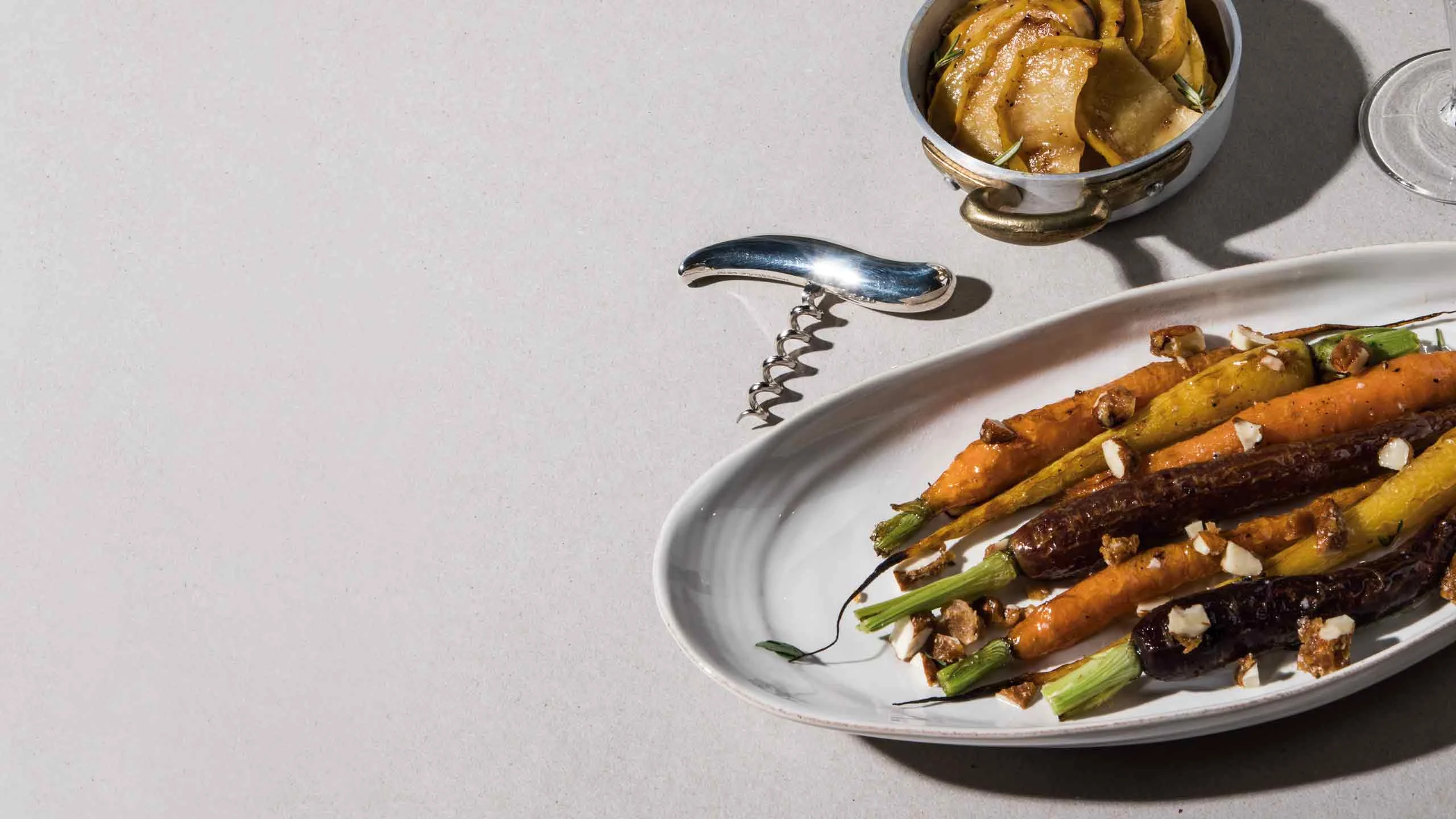 Zanahorias caramelizadas con almendras garapiñadas, un side lleno de crunch y dulzura