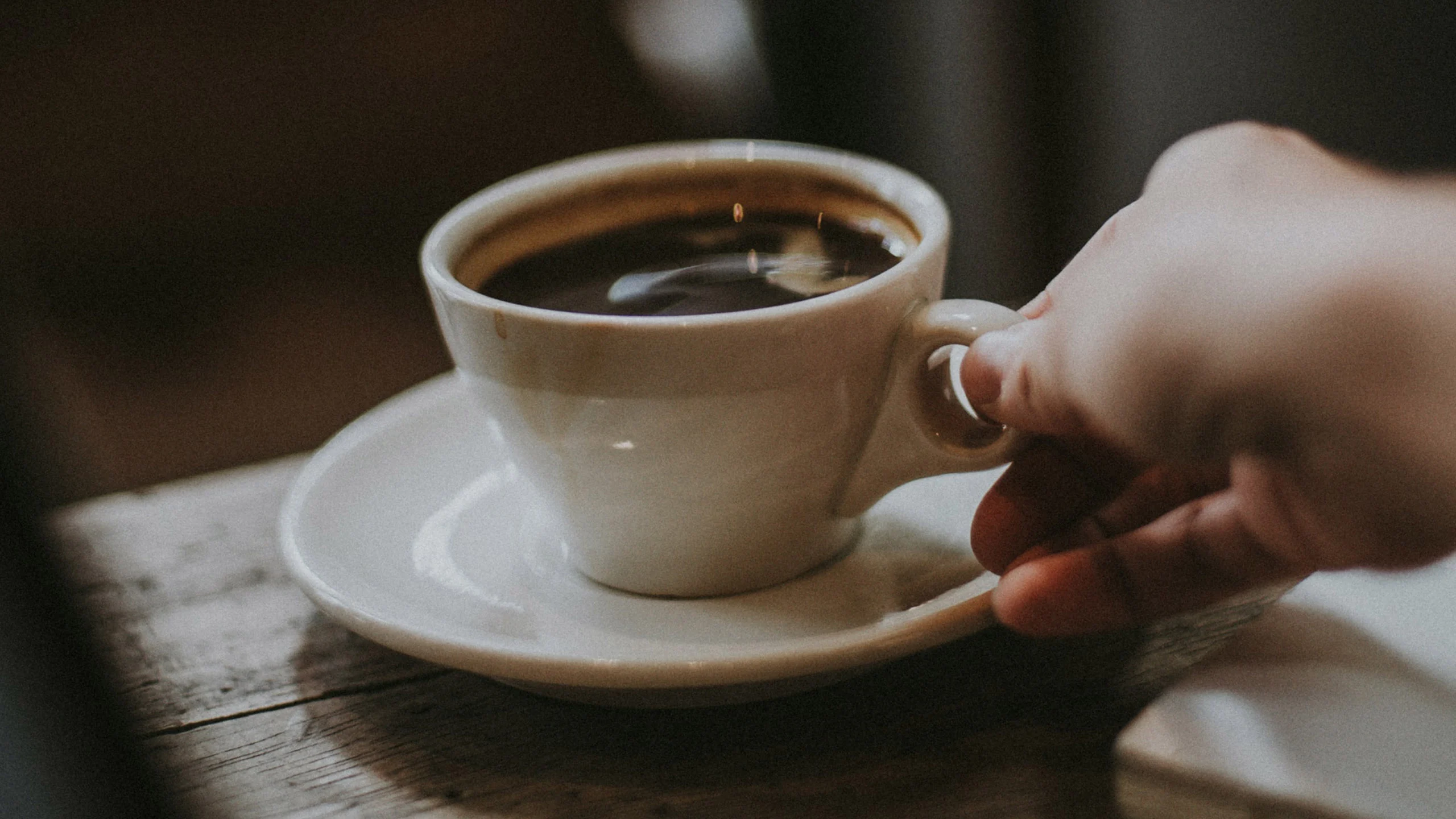 ¡Los restos de café pueden convertirse en ropa! Esto es lo que sabemos
