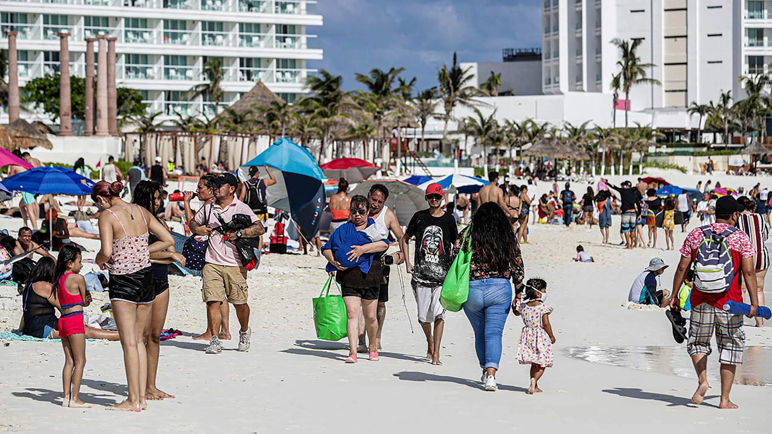 Caribe mexicano registra un fuerte repunte de Covid-19 tras vacaciones
