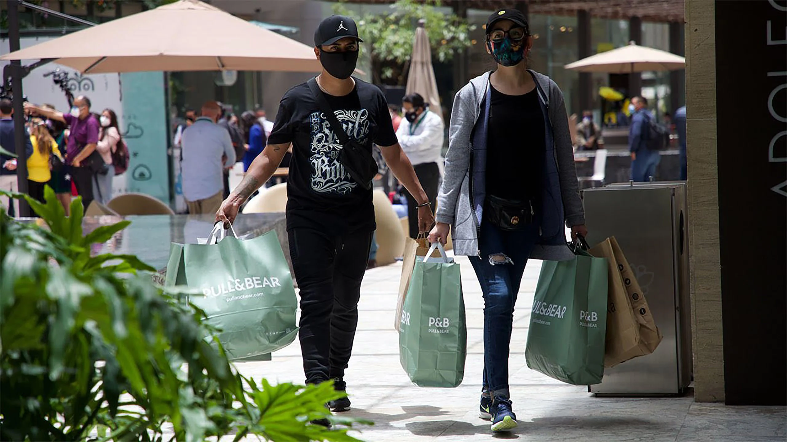 Centros comerciales abrirán en CDMX con aforo de 20%; restaurantes amplían su horario