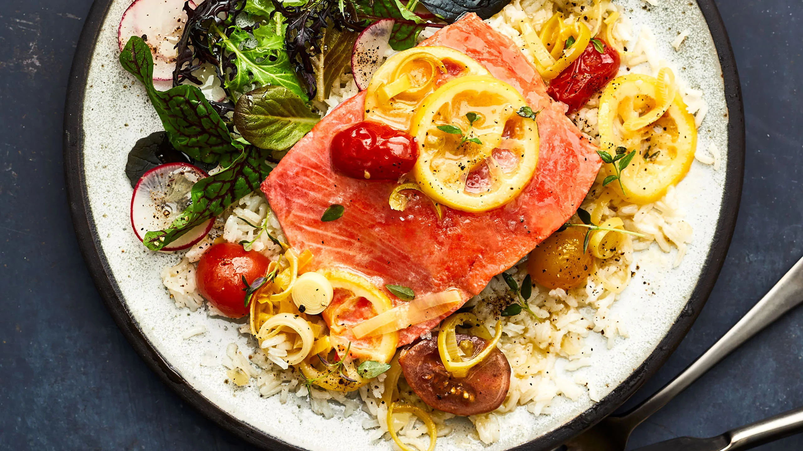 La forma más fácil de cocinar salmón es con vino