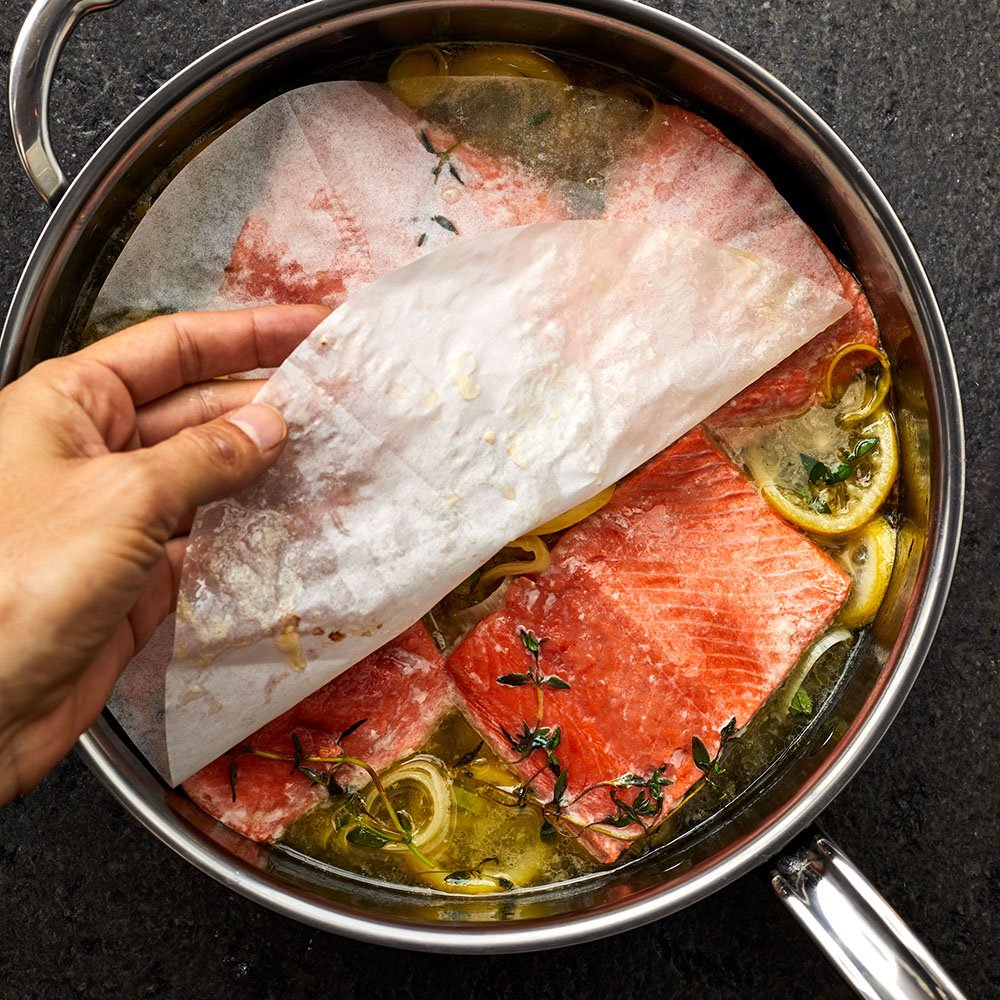 La forma más fácil de cocinar salmón es con vino