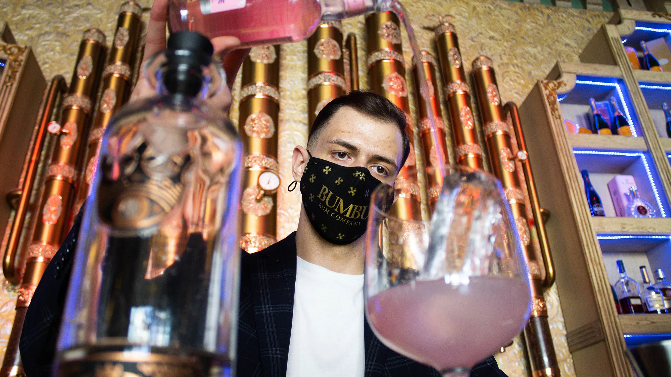 Bar crea cócteles inspirados en vacunas anticovid