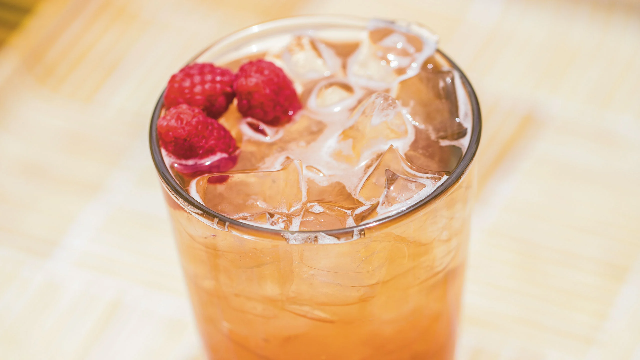 Prueba el coctel Raspberry Beach