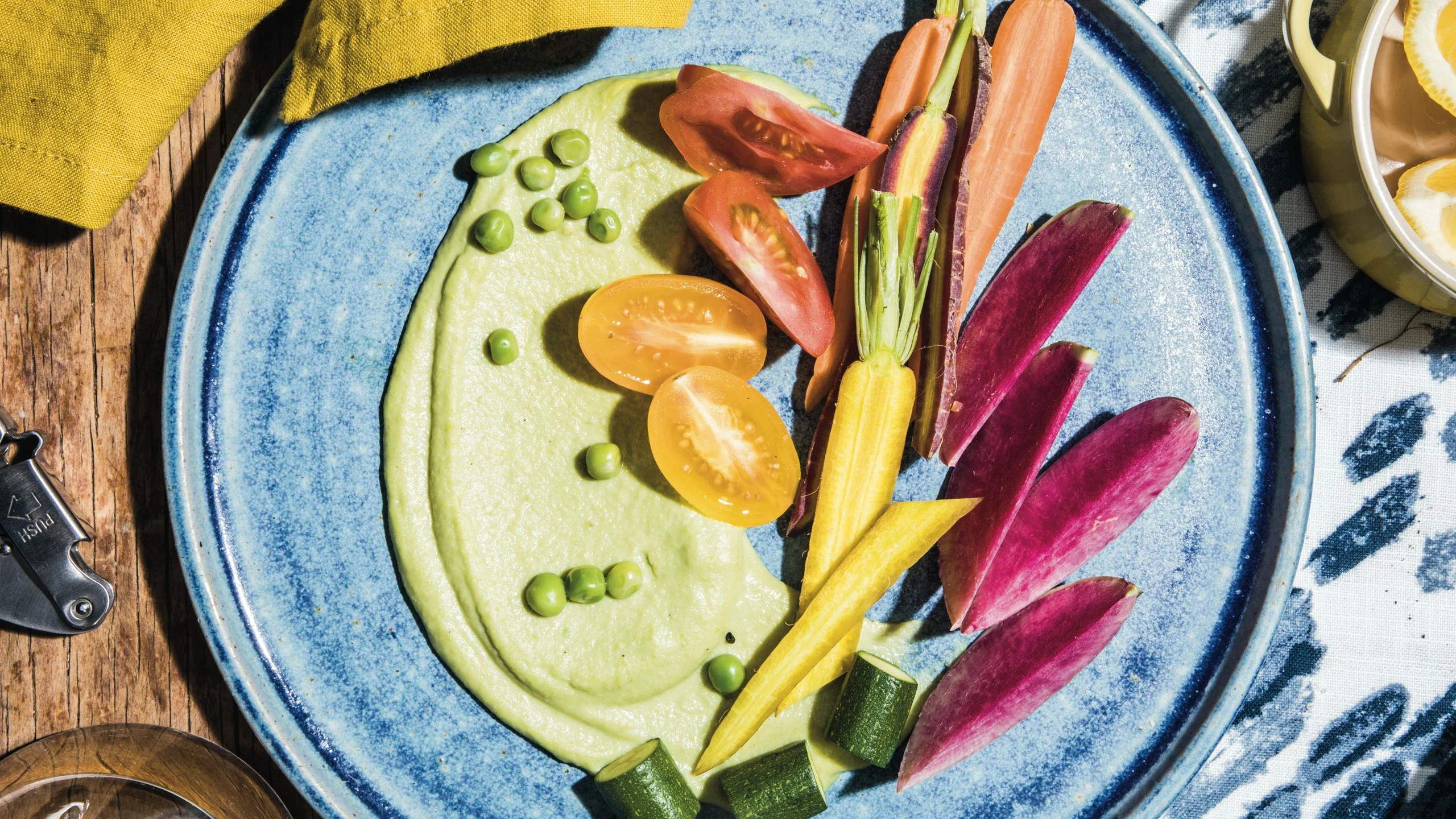 Para el snack de la tarde: crudités y hummus de habas