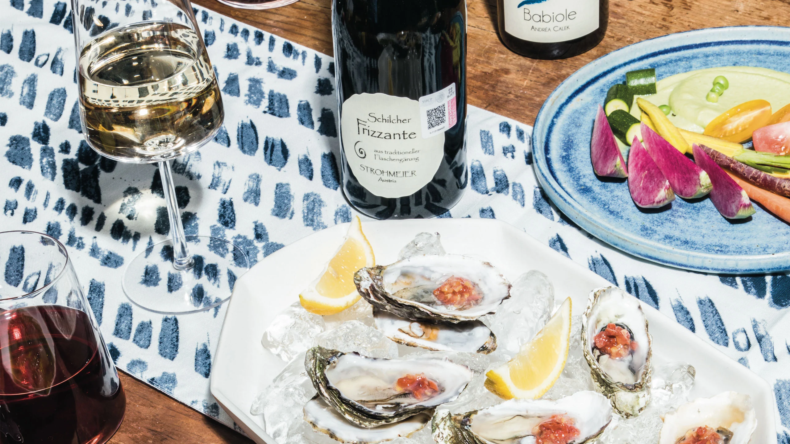 Edición de mayo: vinos naturales y comida para compartir en la mesa