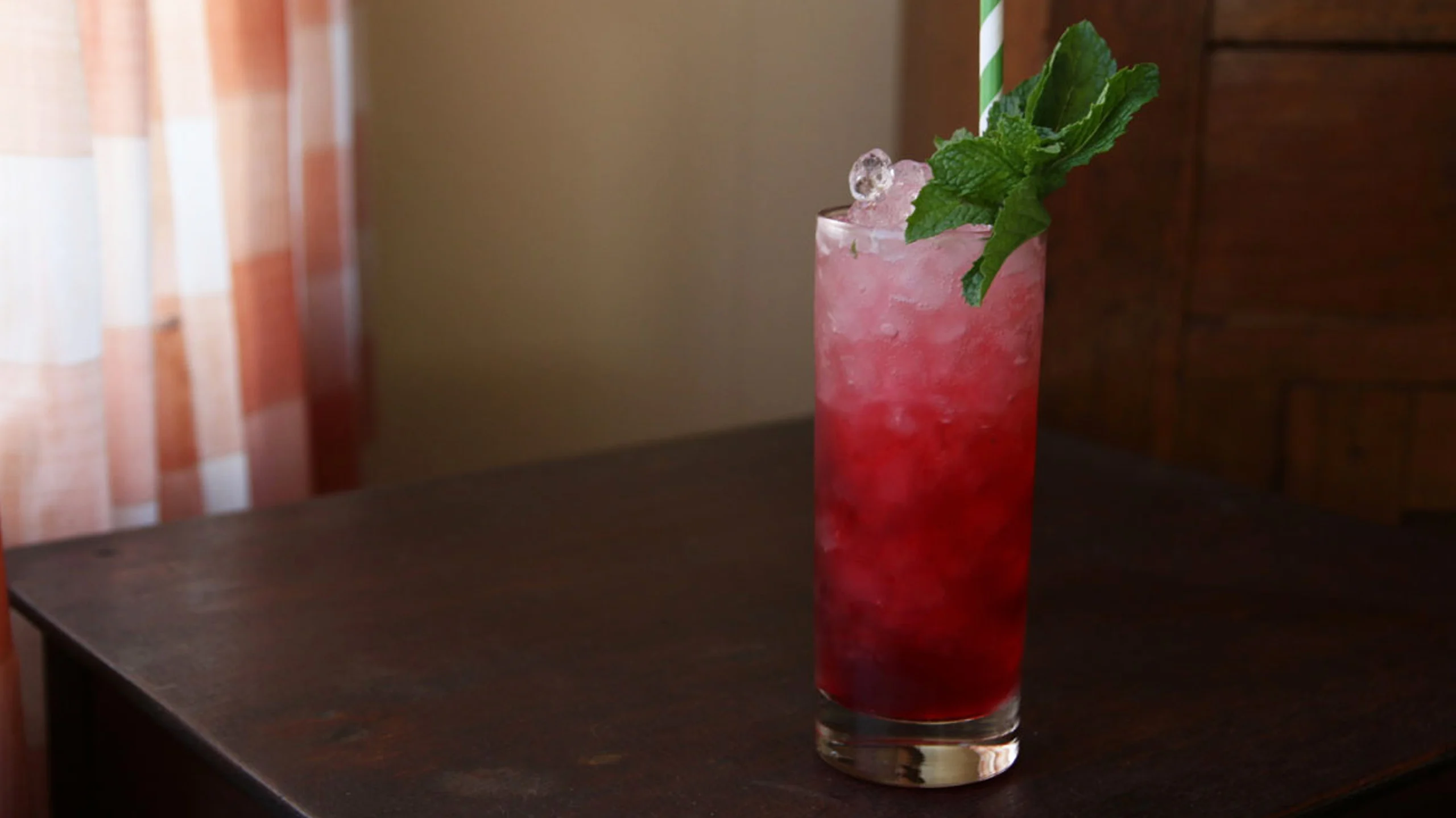 Cómo hacer un mojito de jamaica increíblemente refrescante