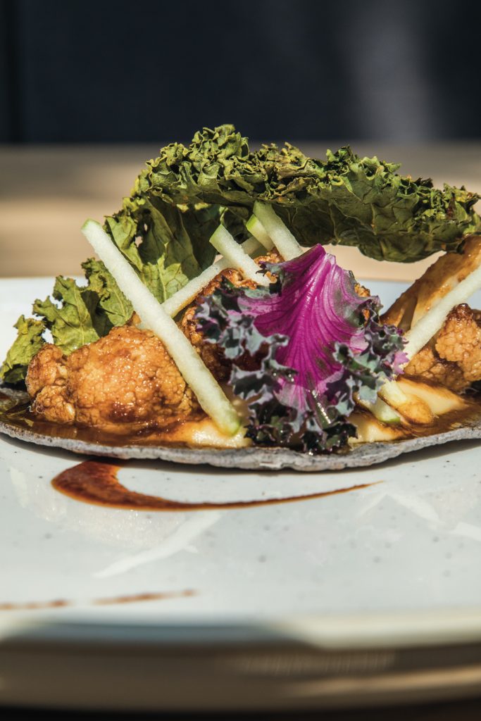 Taco de coliflor laqueada y manzana verde / Foto: Juan Pablo Espinosa