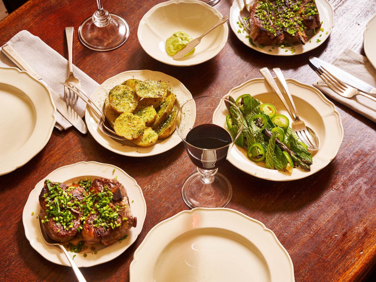 Acompañamientos-lechuga-papas-¿Cómo organizar la primera cena en mucho tiempo?