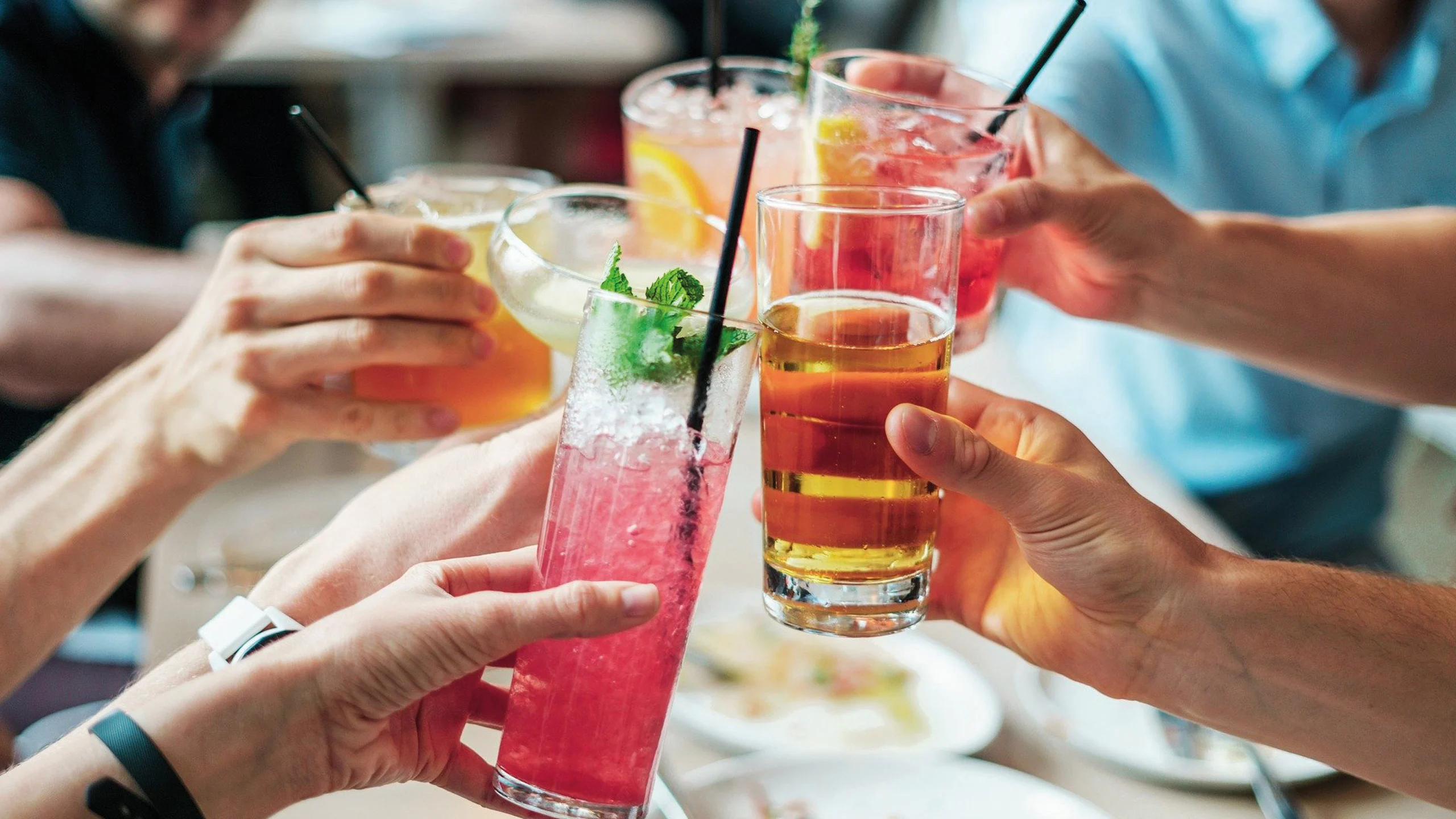 ¿Eres amante del ron? Entonces deja todo y prepara estos cocteles