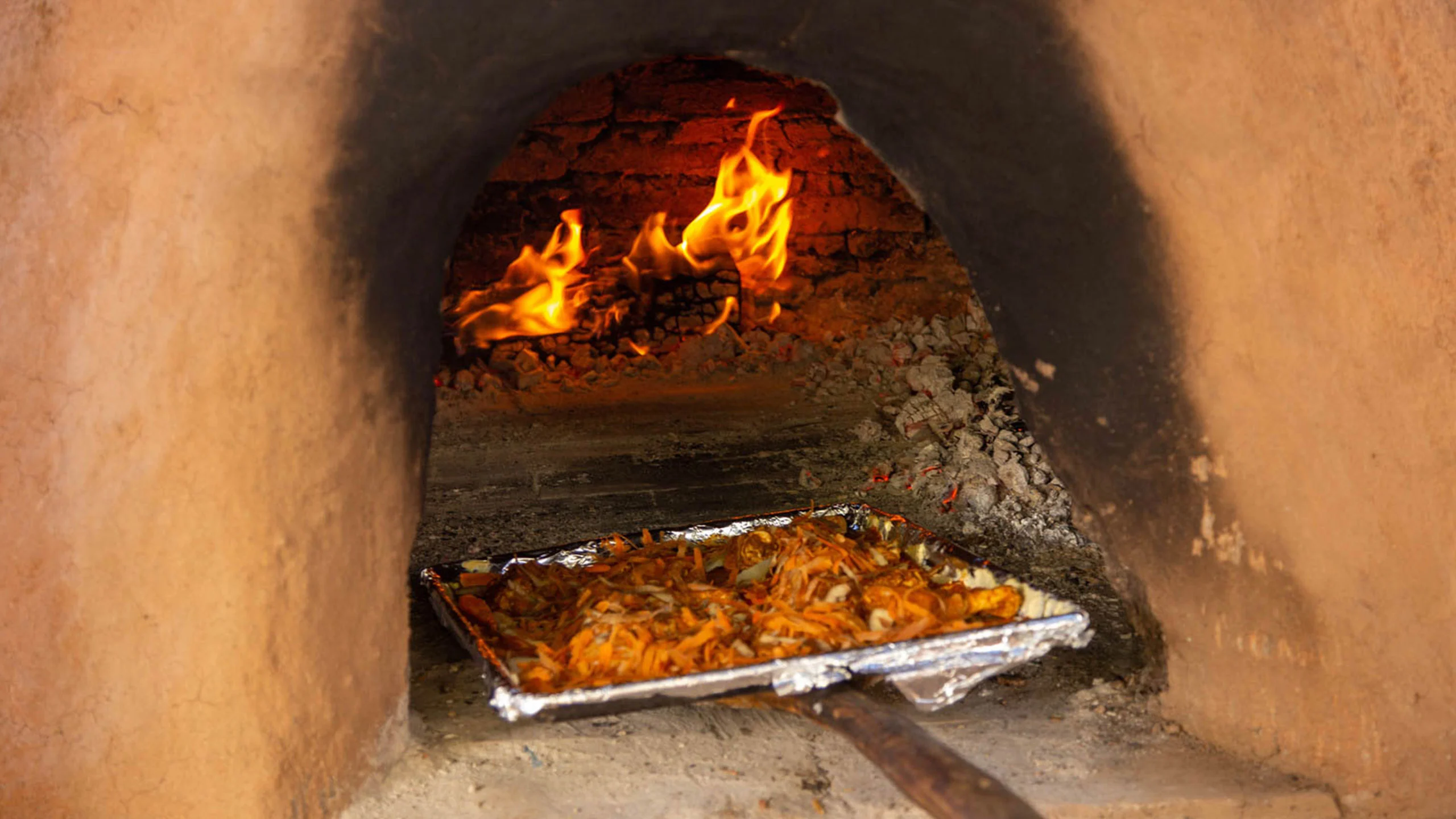 Estos hornos de barro están  consolando a los migrantes de la frontera