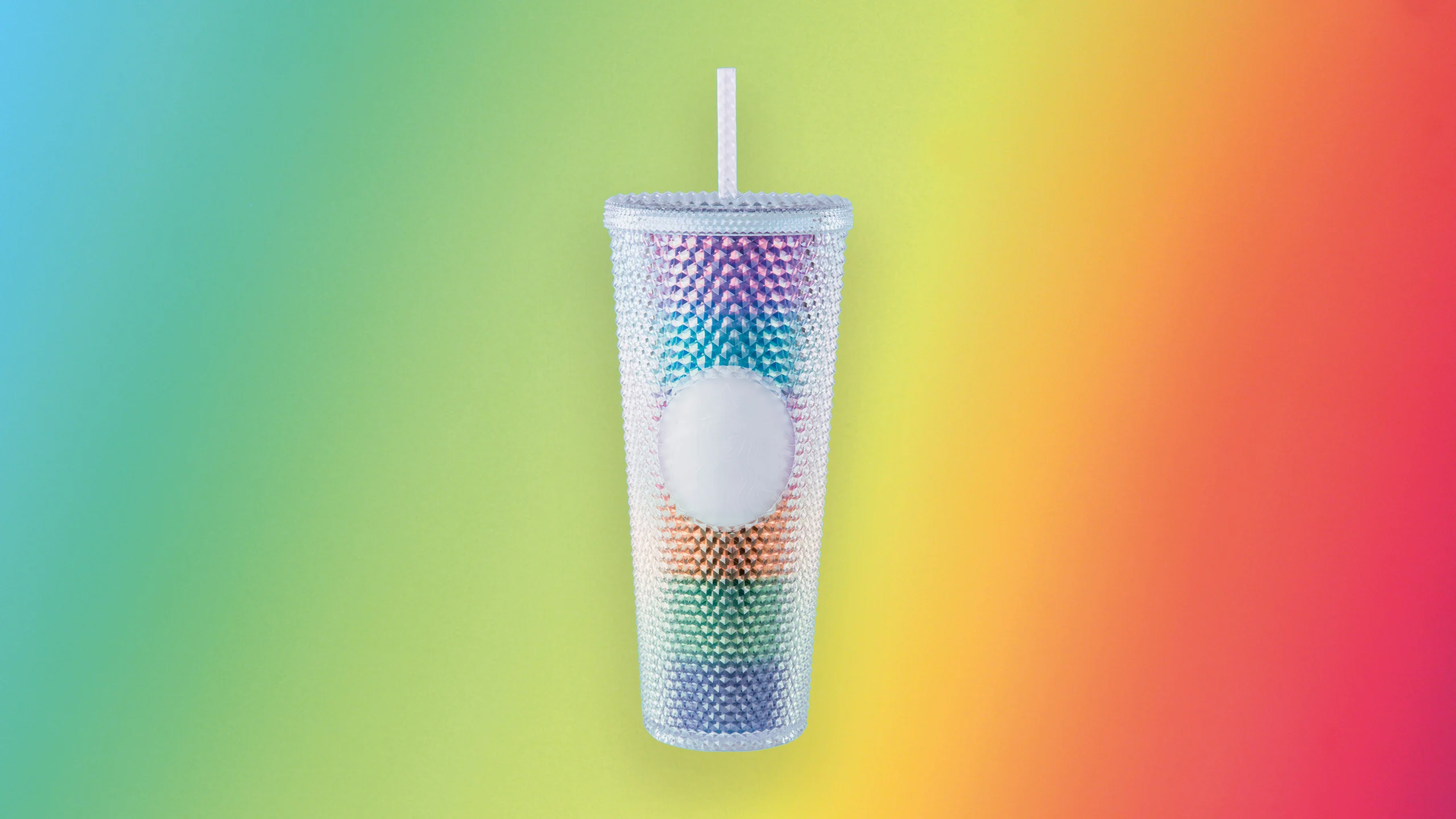 Starbucks lo hace de nuevo y lanza un vaso lleno de color