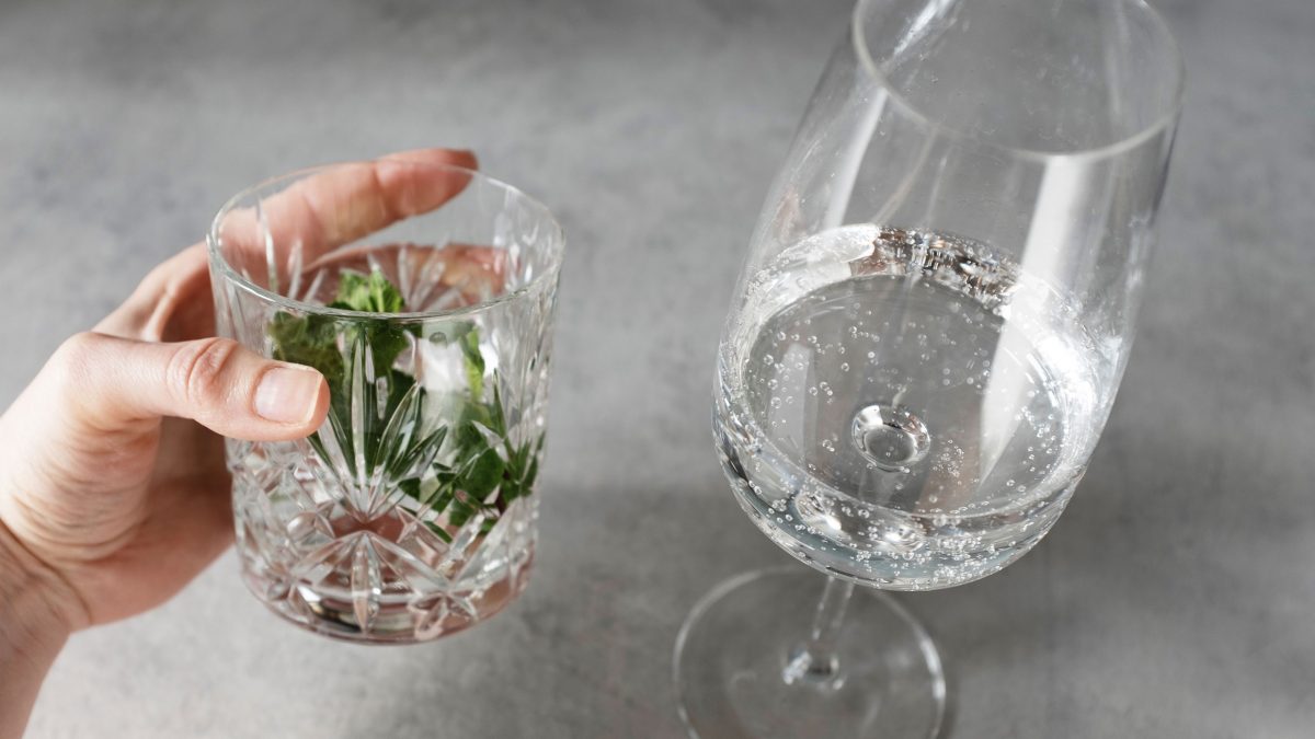 agua-mineral-vaso