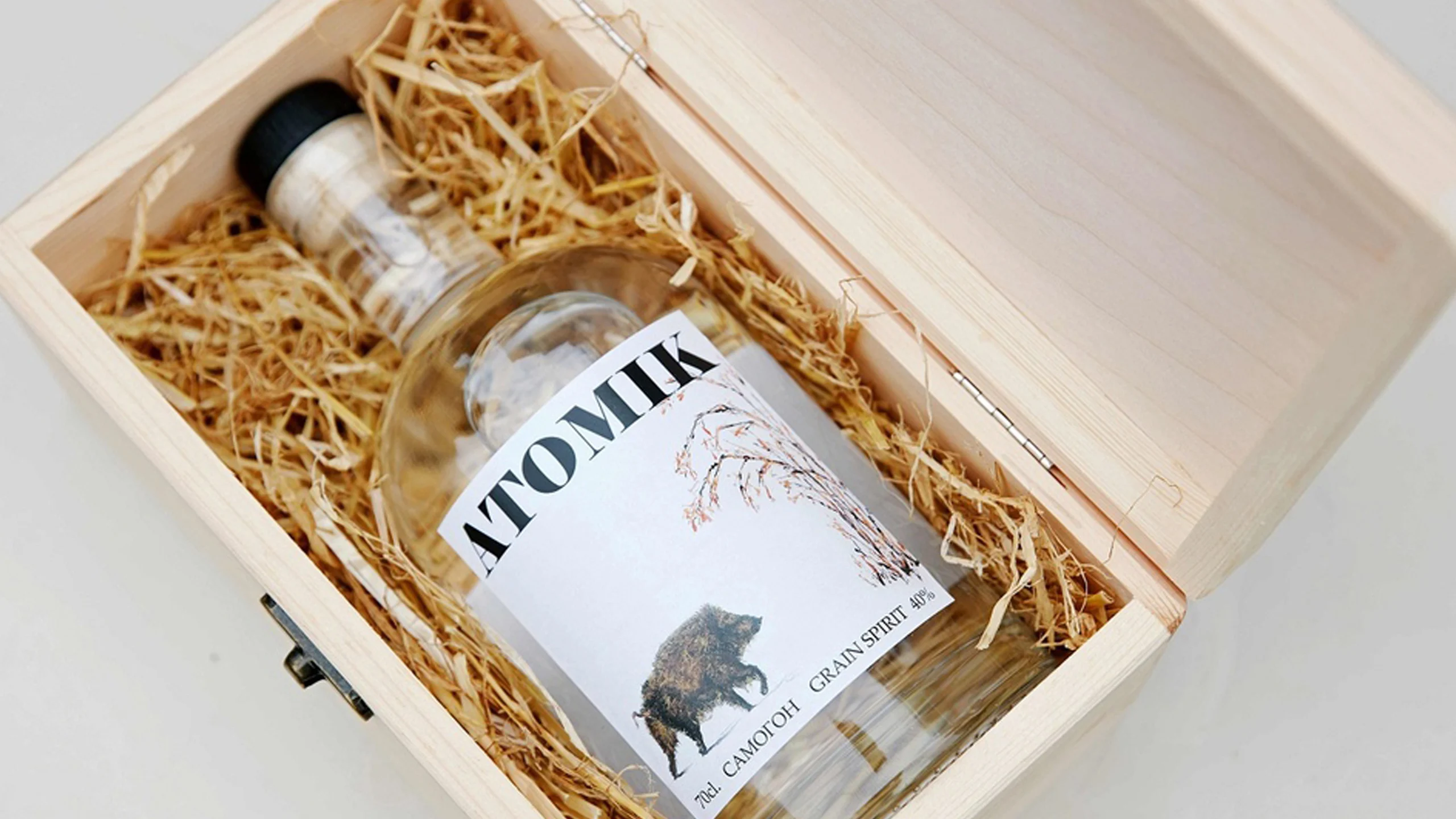 Autoridades ucranianas decomisan el primer vodka hecho en la “zona cero” de Chernóbil