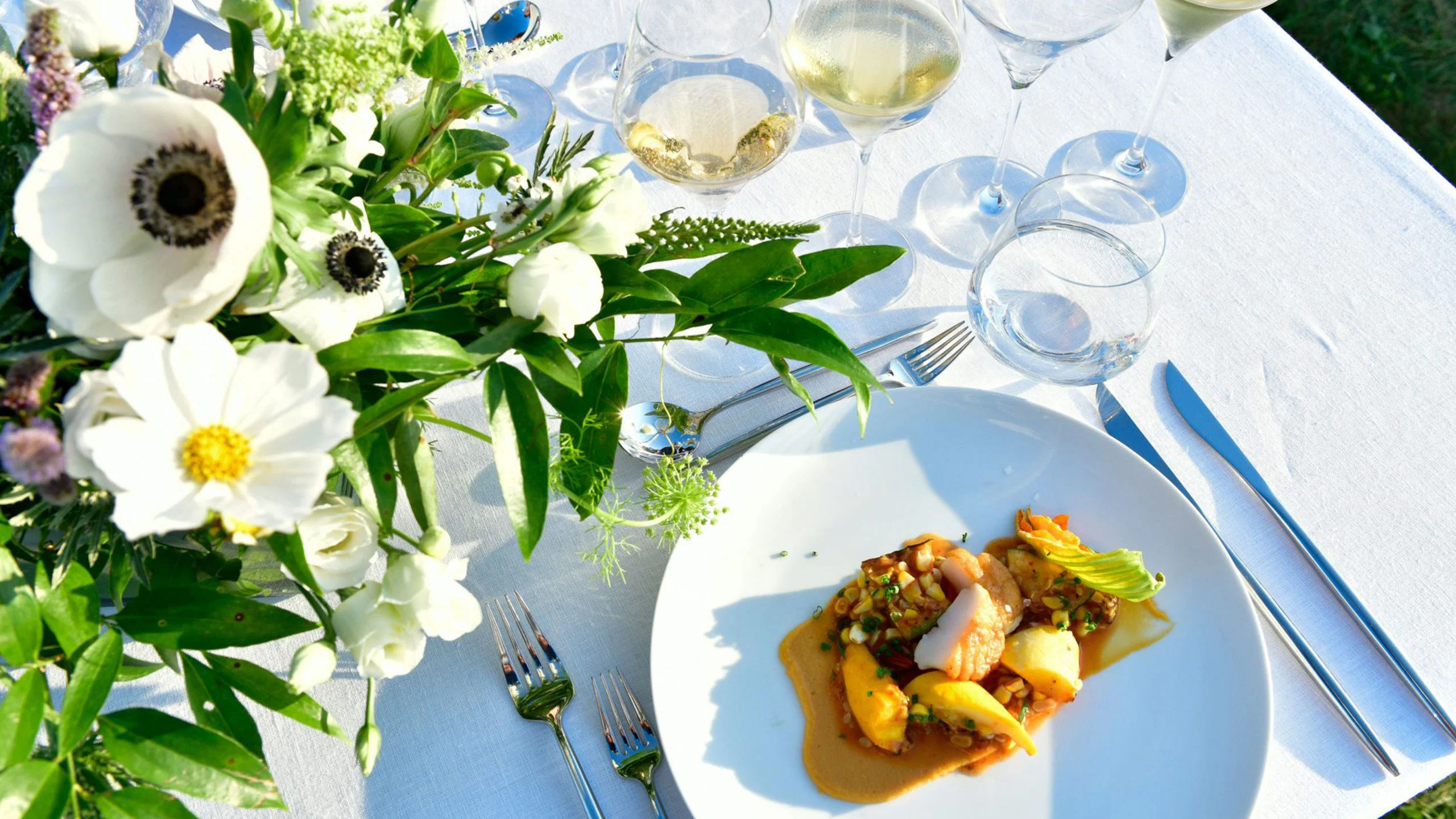 Un restaurante pop-up flotante abrirá en el Río del Este de Manhattan