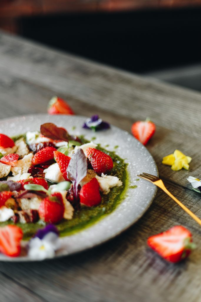 ensalada de cereza y fresa