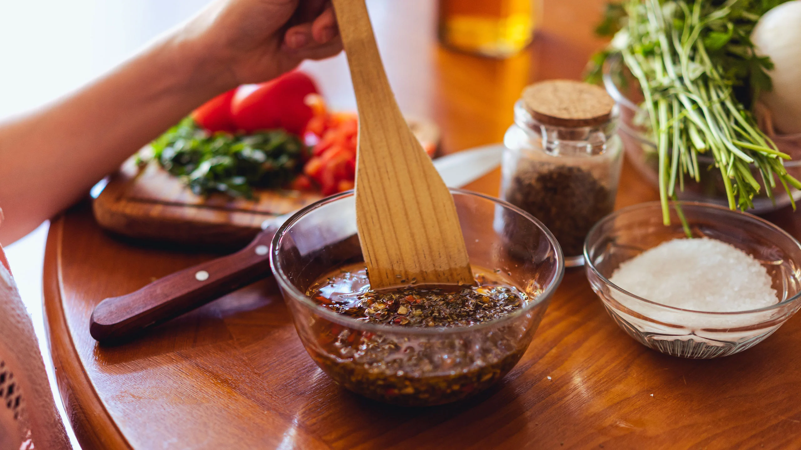 Aprende a preparar chimichurri casero fácil y rápido