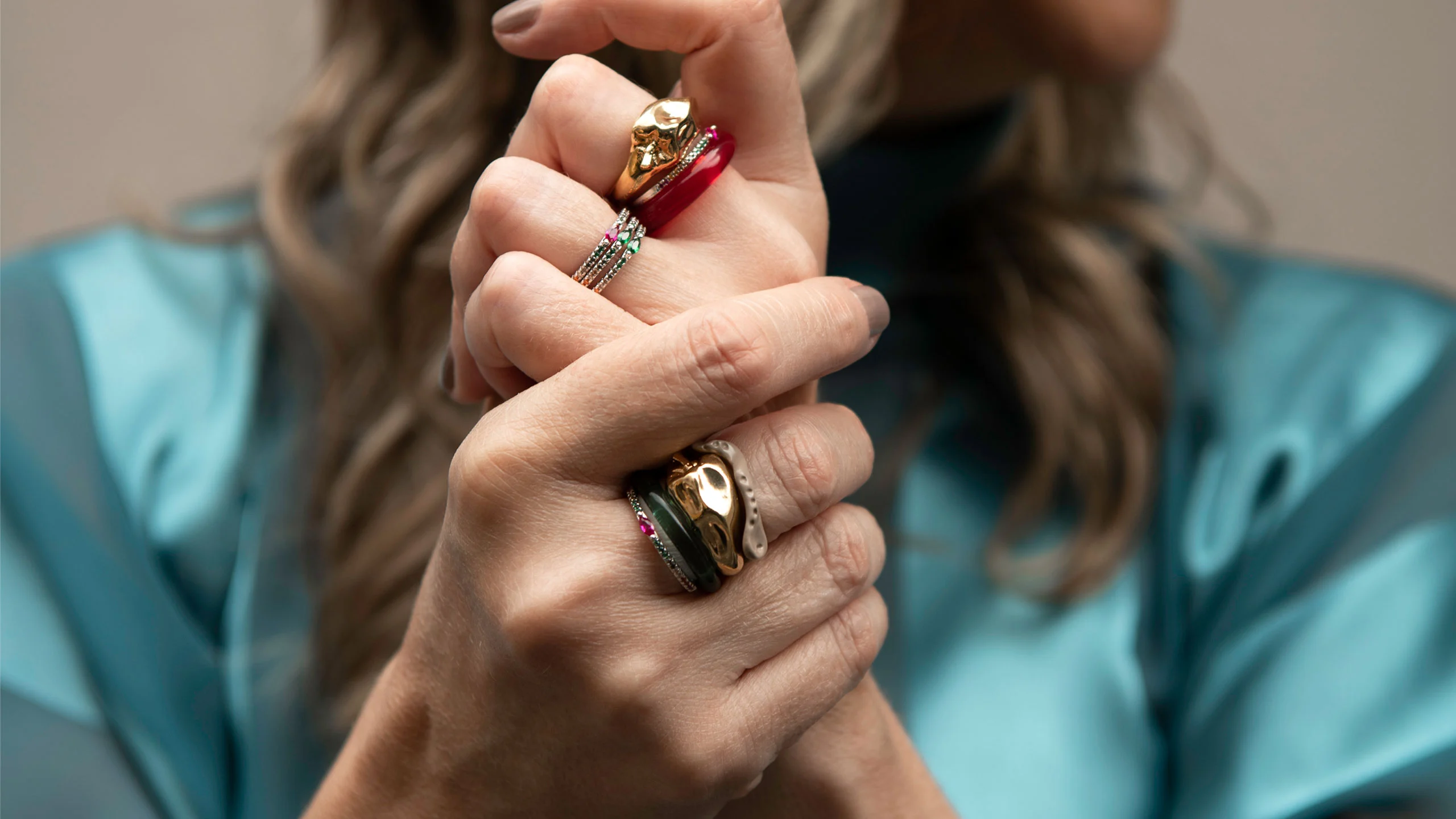 Vanessa Drummond lanza una colección de joyas inspirada en los chiles en nogada