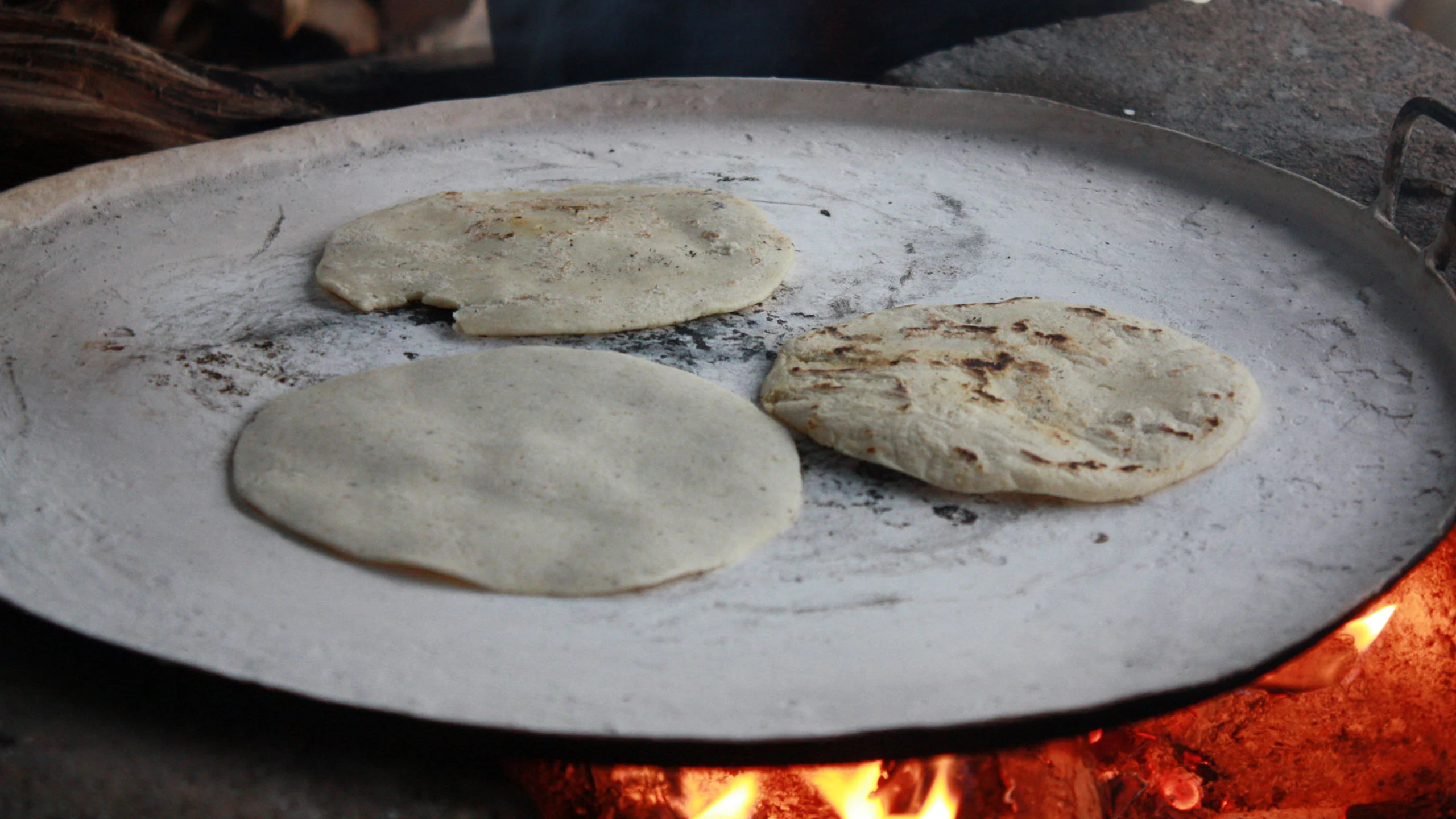 ¿Cómo curar un comal antes de usarlo? Te lo enseñamos paso a paso