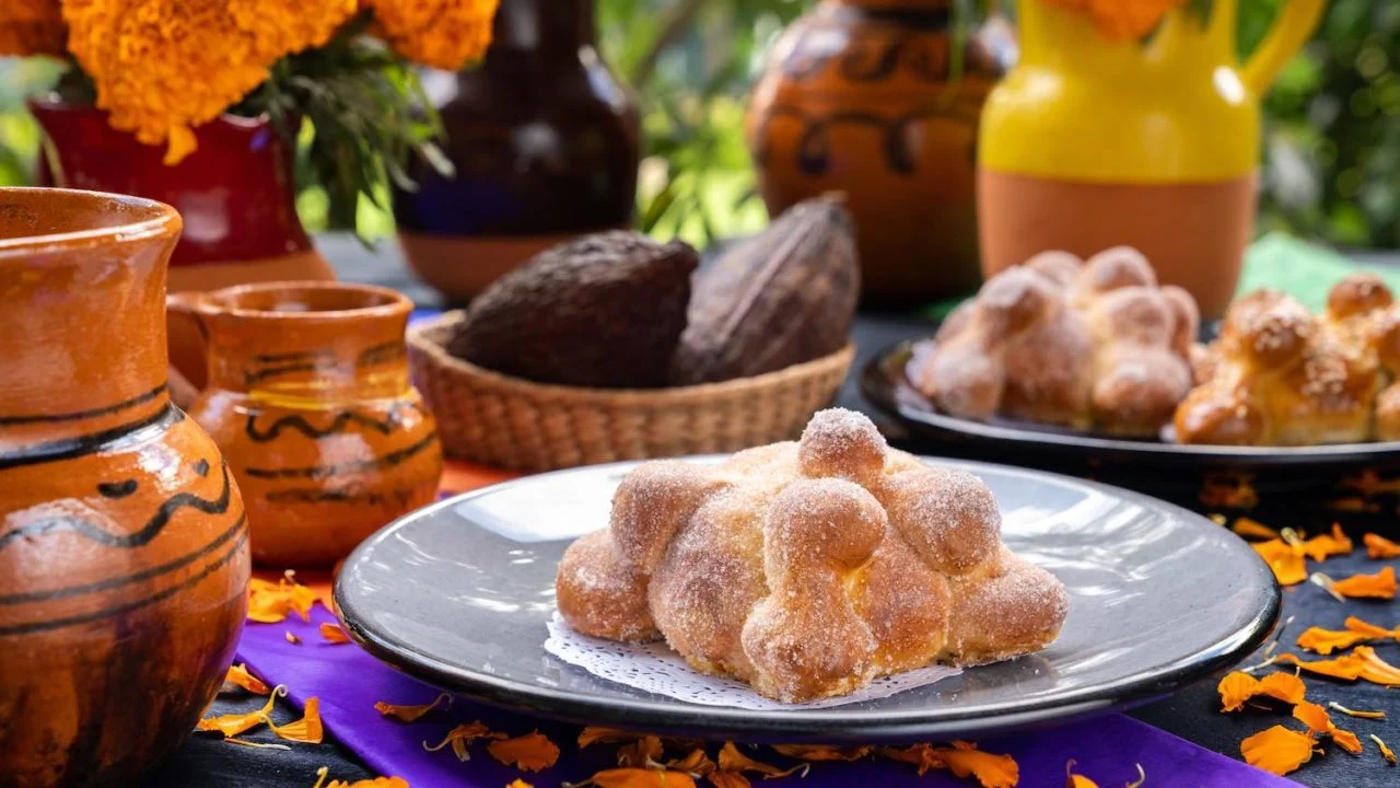 Aprende a preparar pan de muerto con ayuda de una chef mexicana