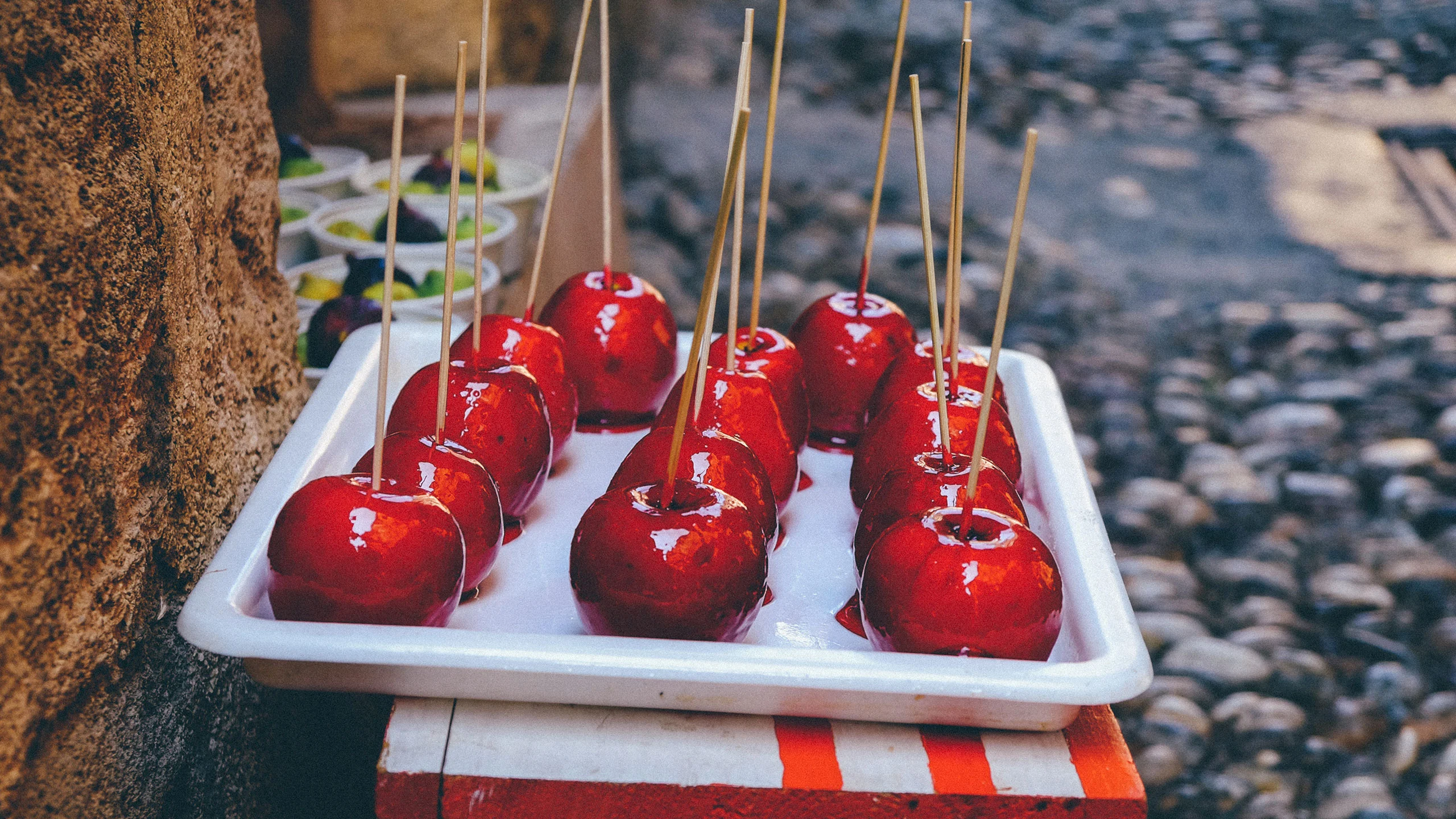 Aprende a preparar manzanas cubiertas de caramelo en 3 pasos