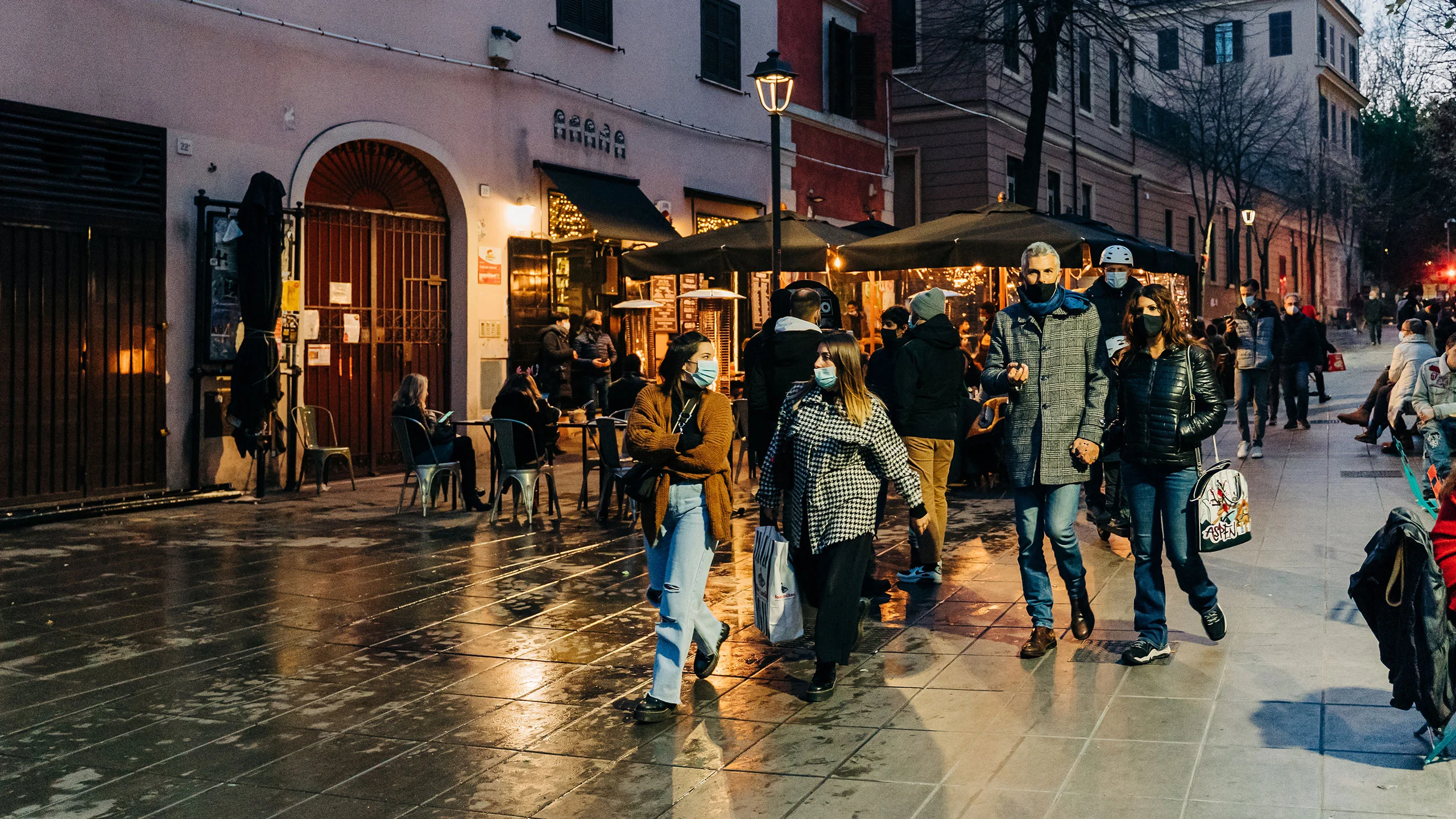 Colombia exigirá certificado de vacunación contra Covid-19 para entrar a restaurantes y bares Colombia exigirá certificado de vacunación contra Covid-19 para entrar a restaurantes y bares