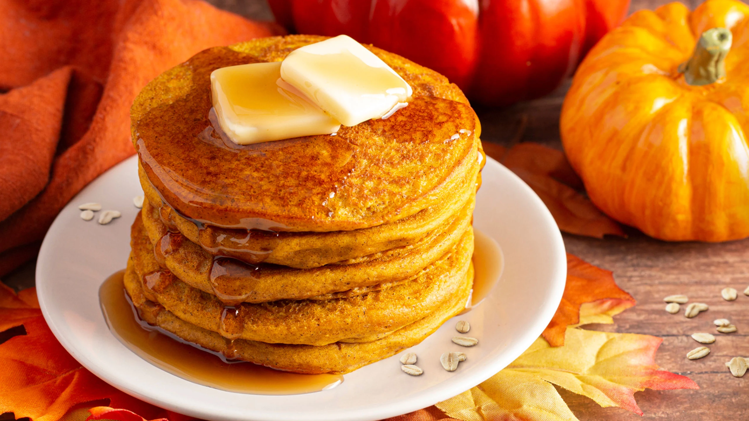 Aprovecha la temporada de calabaza y prepara estos hot cakes con avena