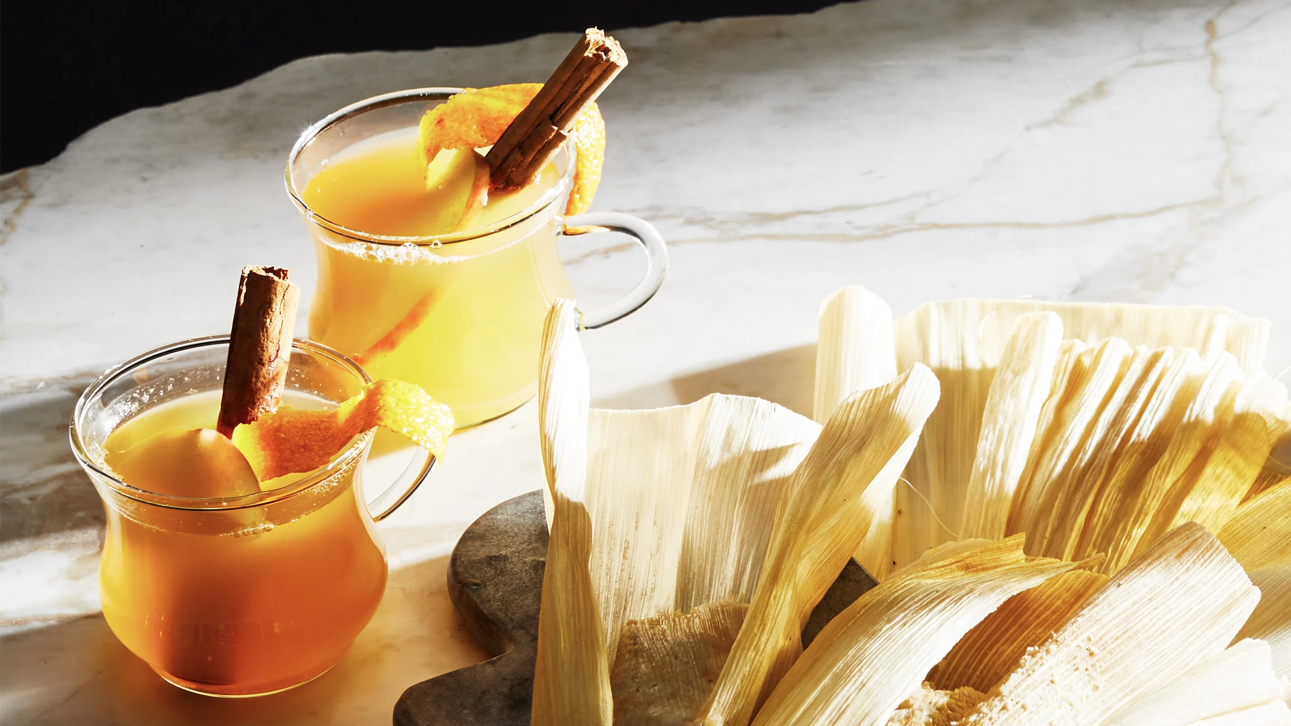 La chef Pati Jinich nos comparte su receta de ponche de manzana con pera