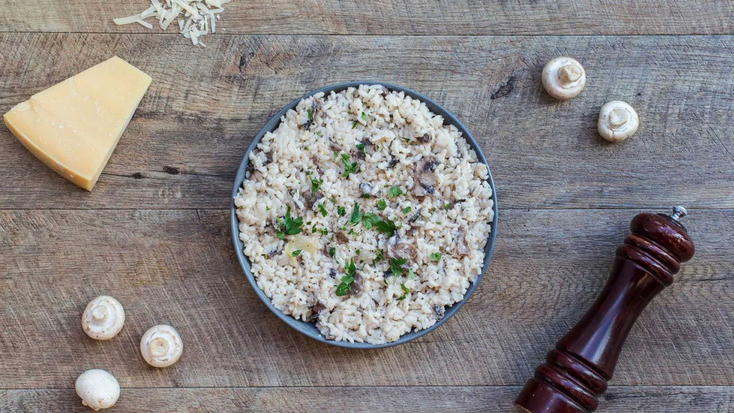 Receta de arroz cremoso con espárragos y trufa para acompañar tu cena