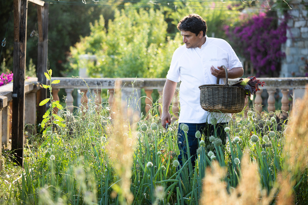 Chef Mauro Colagreco en Mirazur. Foto: Matteo Carassale / Cortesía. 