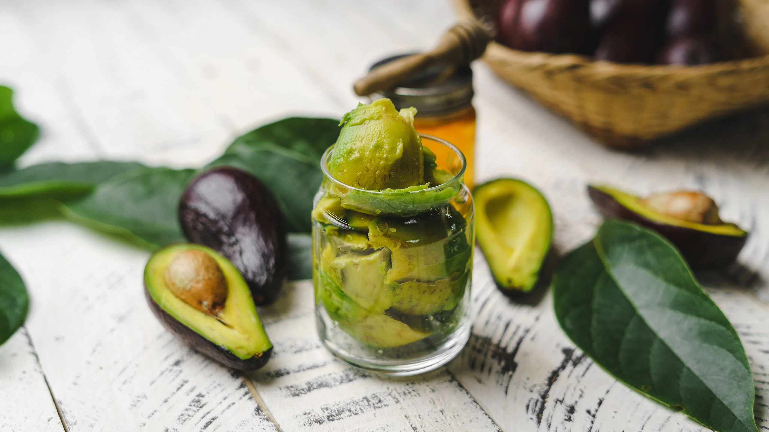 Aprende cómo sembrar aguacate en casa para que nunca te falte