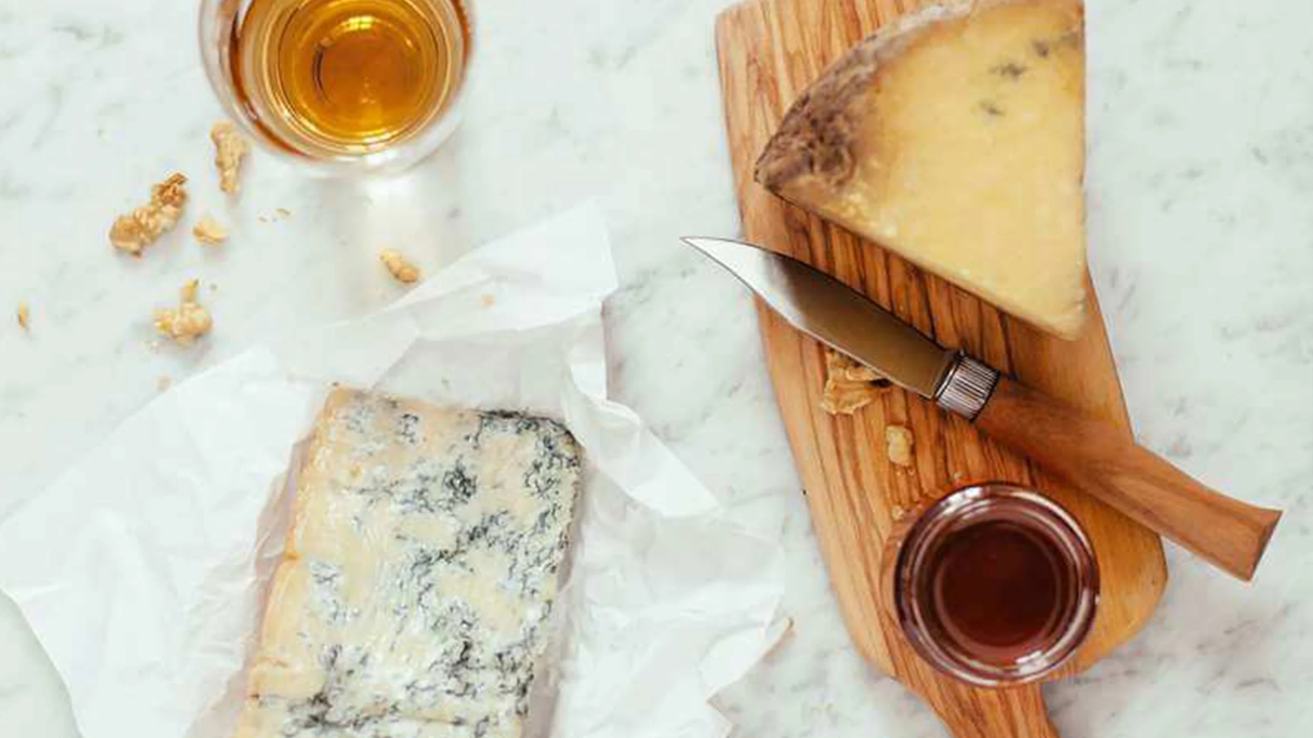 ¿Por qué el moho del queso azul no te hace daño?