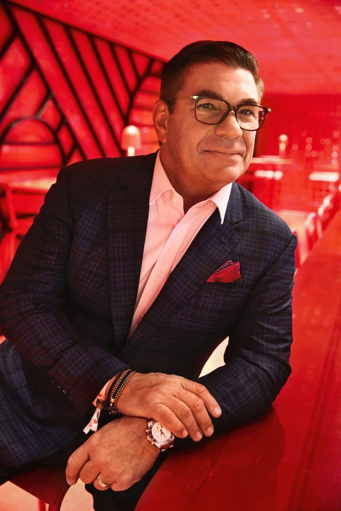 Tom McAlpin, Virgin Voyages CEO, a bordo del Scarlet Lady, durante el lanzamiento de Virgin Voyages en Estados Unidos