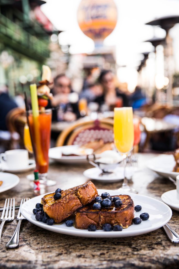 Pan francés de Mon Ami Gabi Las Vegas | Foto: Cortesía