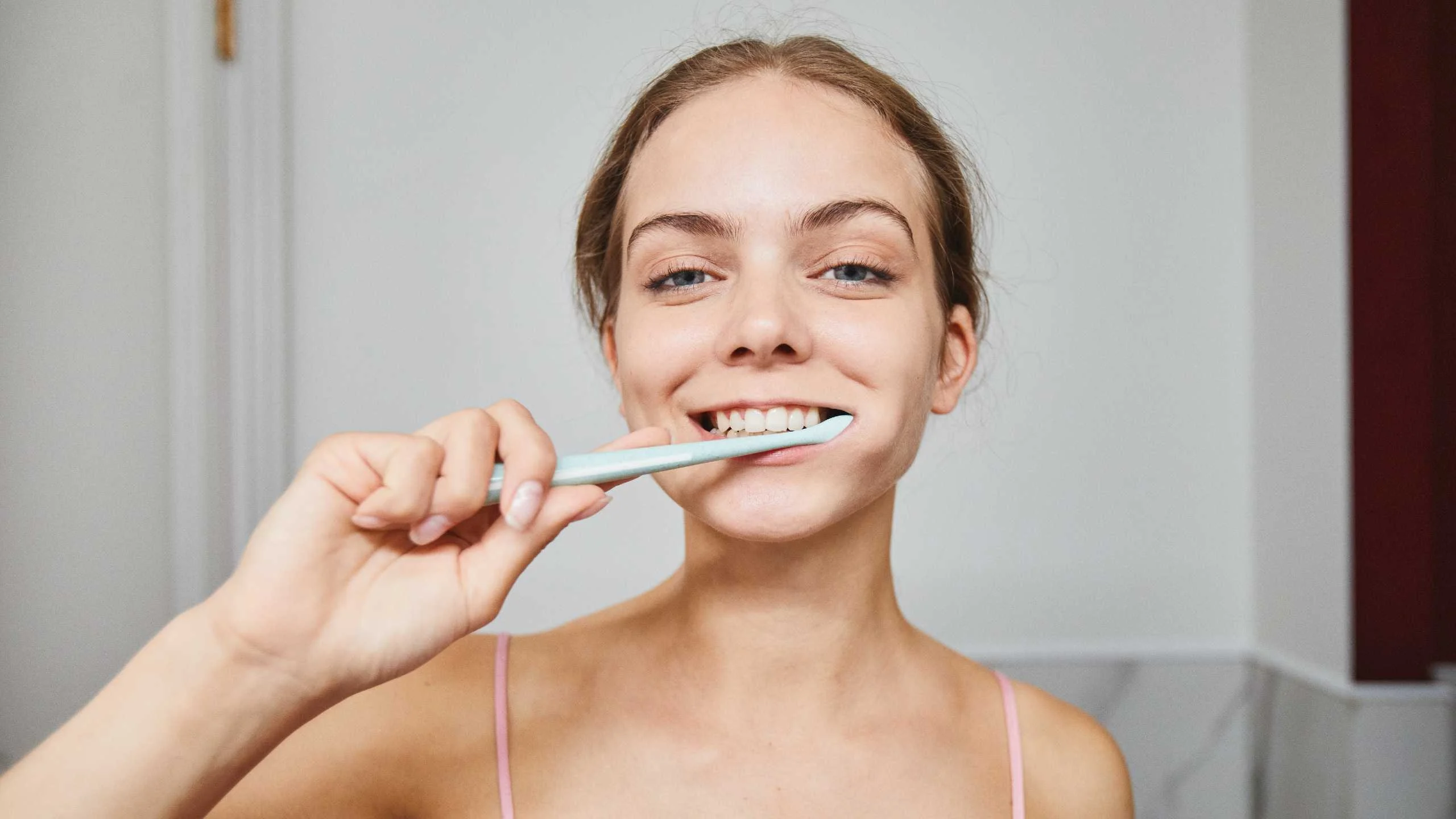 La luz de disfrutar lo que más nos gusta: brindemos por una sonrisa perfecta