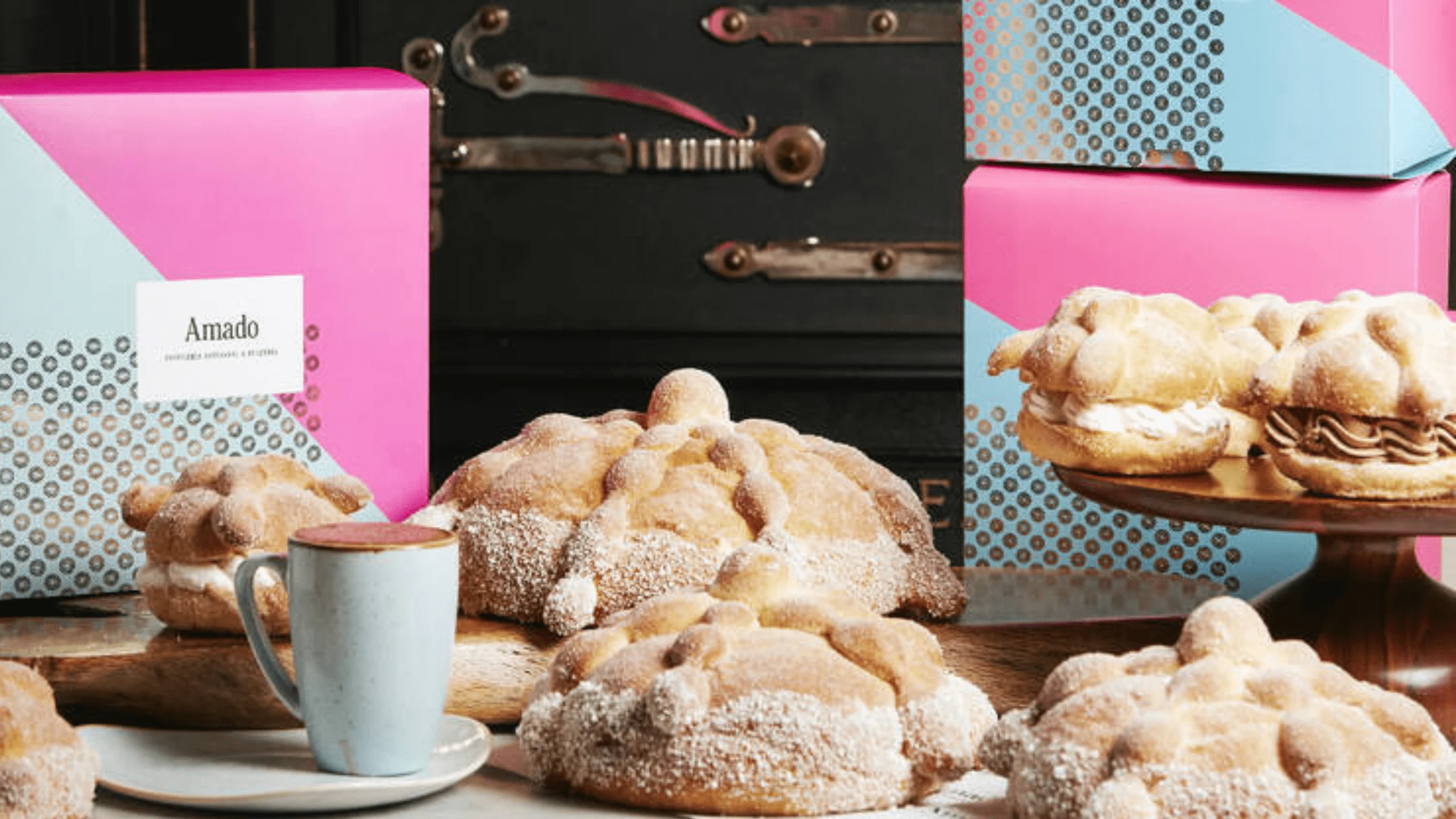 Pan de muerto artesanal e ingredientes naturales en Amado