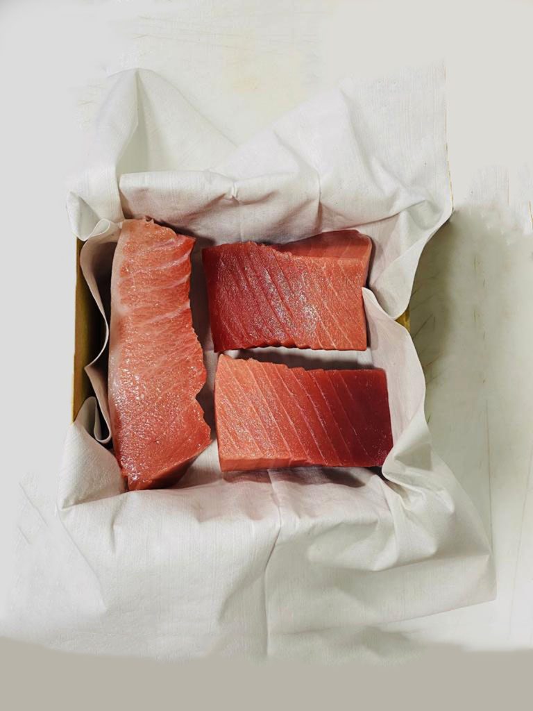 Una caja de regalo muy especial. O-toro, Chu-toro de atún aleta azul. | Foto: Cortesía Jamat