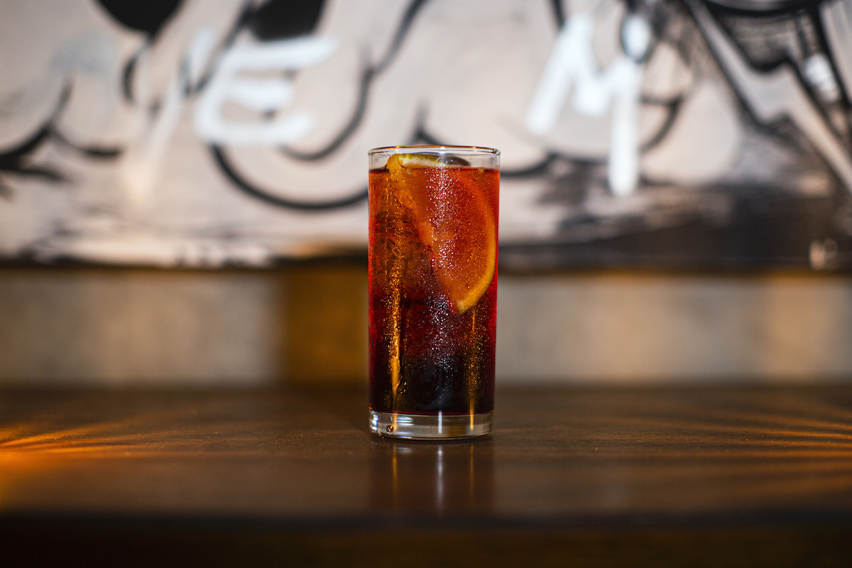 Cocteles con vermouth carpano, Pilonillo en el bar Gypsy